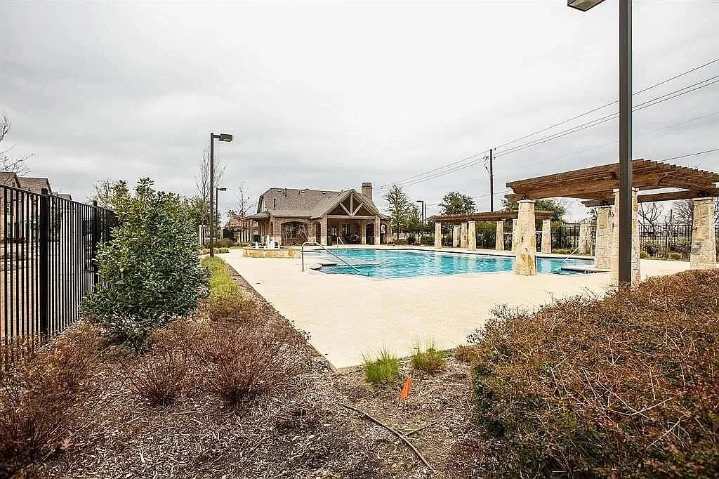 Townhouse For Rent in Denton County , 4678C Dozier Road, Carrollton, Texas 75010, 3 Bedroom, 3 Bathroom, 2 Garage spaces, 2,262 Sqft, built in 2016, mls#21332780, Real Estate Agent in Carrollton, Homes For Rent in Denton county, Homes For Rent in Carrollton, Realtor in Carrollton Texas, Real Estate Brokerage Independent Realty Texas, Luminita Cordes Realtor