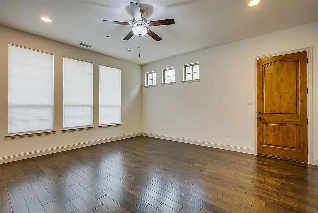 Townhouse For Rent in Denton County , 4678C Dozier Road, Carrollton, Texas 75010, 3 Bedroom, 3 Bathroom, 2 Garage spaces, 2,262 Sqft, built in 2016, mls#21332780, Real Estate Agent in Carrollton, Homes For Rent in Denton county, Homes For Rent in Carrollton, Realtor in Carrollton Texas, Real Estate Brokerage Independent Realty Texas, Luminita Cordes Realtor