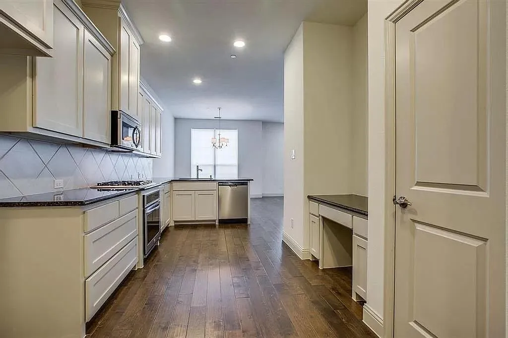 Townhouse For Rent in Denton County , 4678C Dozier Road, Carrollton, Texas 75010, 3 Bedroom, 3 Bathroom, 2 Garage spaces, 2,262 Sqft, built in 2016, mls#21332780, Real Estate Agent in Carrollton, Homes For Rent in Denton county, Homes For Rent in Carrollton, Realtor in Carrollton Texas, Real Estate Brokerage Independent Realty Texas, Luminita Cordes Realtor