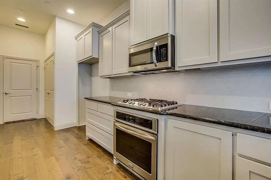 Townhouse For Rent in Denton County , 4678C Dozier Road, Carrollton, Texas 75010, 3 Bedroom, 3 Bathroom, 2 Garage spaces, 2,262 Sqft, built in 2016, mls#21332780, Real Estate Agent in Carrollton, Homes For Rent in Denton county, Homes For Rent in Carrollton, Realtor in Carrollton Texas, Real Estate Brokerage Independent Realty Texas, Luminita Cordes Realtor