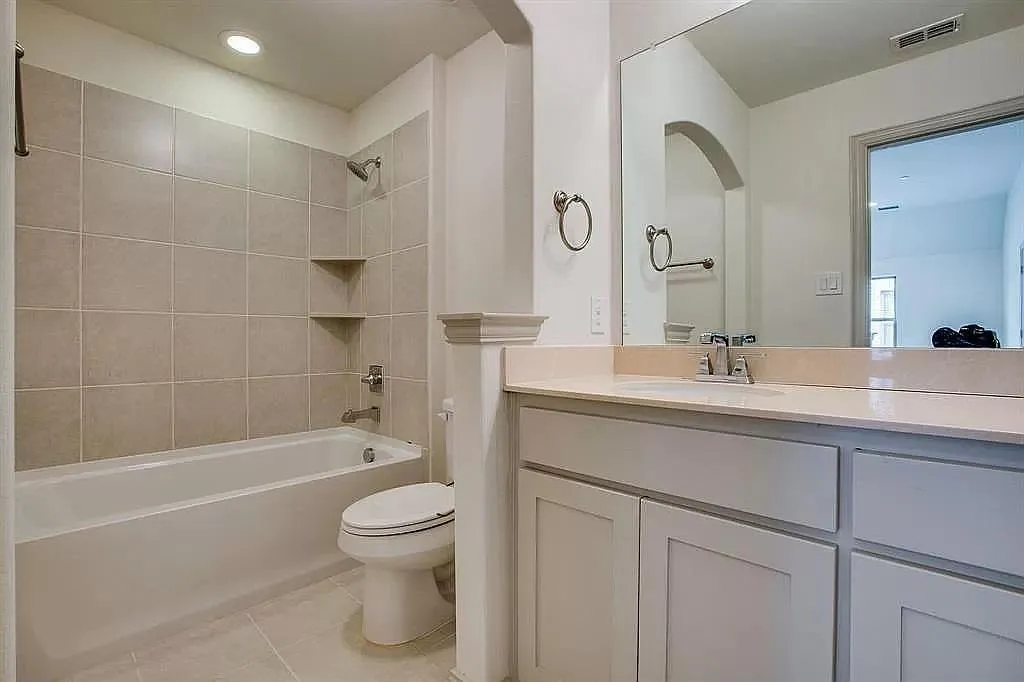 Townhouse For Rent in Denton County , 4678C Dozier Road, Carrollton, Texas 75010, 3 Bedroom, 3 Bathroom, 2 Garage spaces, 2,262 Sqft, built in 2016, mls#21332780, Real Estate Agent in Carrollton, Homes For Rent in Denton county, Homes For Rent in Carrollton, Realtor in Carrollton Texas, Real Estate Brokerage Independent Realty Texas, Luminita Cordes Realtor