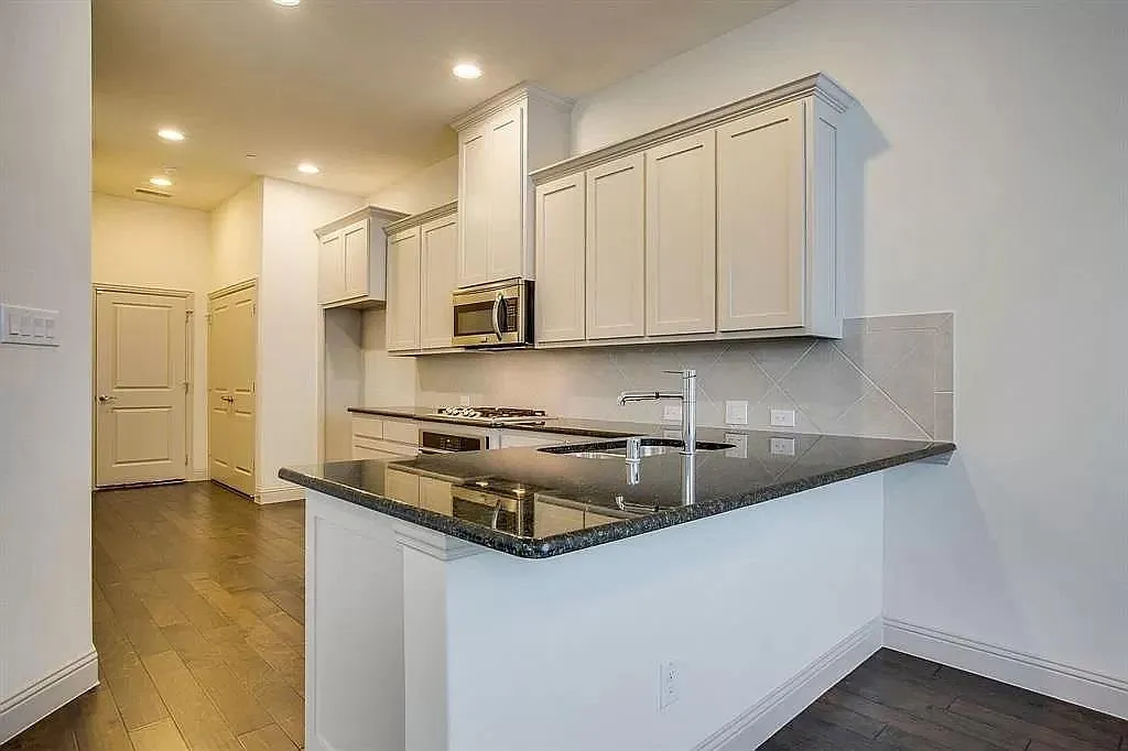 Townhouse For Rent in Denton County , 4678C Dozier Road, Carrollton, Texas 75010, 3 Bedroom, 3 Bathroom, 2 Garage spaces, 2,262 Sqft, built in 2016, mls#21332780, Real Estate Agent in Carrollton, Homes For Rent in Denton county, Homes For Rent in Carrollton, Realtor in Carrollton Texas, Real Estate Brokerage Independent Realty Texas, Luminita Cordes Realtor