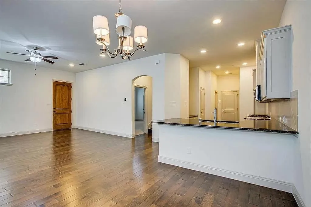 Townhouse For Rent in Denton County , 4678C Dozier Road, Carrollton, Texas 75010, 3 Bedroom, 3 Bathroom, 2 Garage spaces, 2,262 Sqft, built in 2016, mls#21332780, Real Estate Agent in Carrollton, Homes For Rent in Denton county, Homes For Rent in Carrollton, Realtor in Carrollton Texas, Real Estate Brokerage Independent Realty Texas, Luminita Cordes Realtor