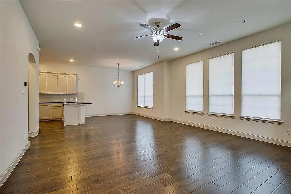 Townhouse For Rent in Denton County , 4678C Dozier Road, Carrollton, Texas 75010, 3 Bedroom, 3 Bathroom, 2 Garage spaces, 2,262 Sqft, built in 2016, mls#21332780, Real Estate Agent in Carrollton, Homes For Rent in Denton county, Homes For Rent in Carrollton, Realtor in Carrollton Texas, Real Estate Brokerage Independent Realty Texas, Luminita Cordes Realtor