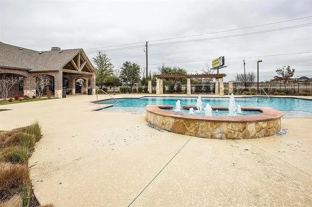 Townhouse For Rent in Denton County , 4678C Dozier Road, Carrollton, Texas 75010, 3 Bedroom, 3 Bathroom, 2 Garage spaces, 2,262 Sqft, built in 2016, mls#21332780, Real Estate Agent in Carrollton, Homes For Rent in Denton county, Homes For Rent in Carrollton, Realtor in Carrollton Texas, Real Estate Brokerage Independent Realty Texas, Luminita Cordes Realtor