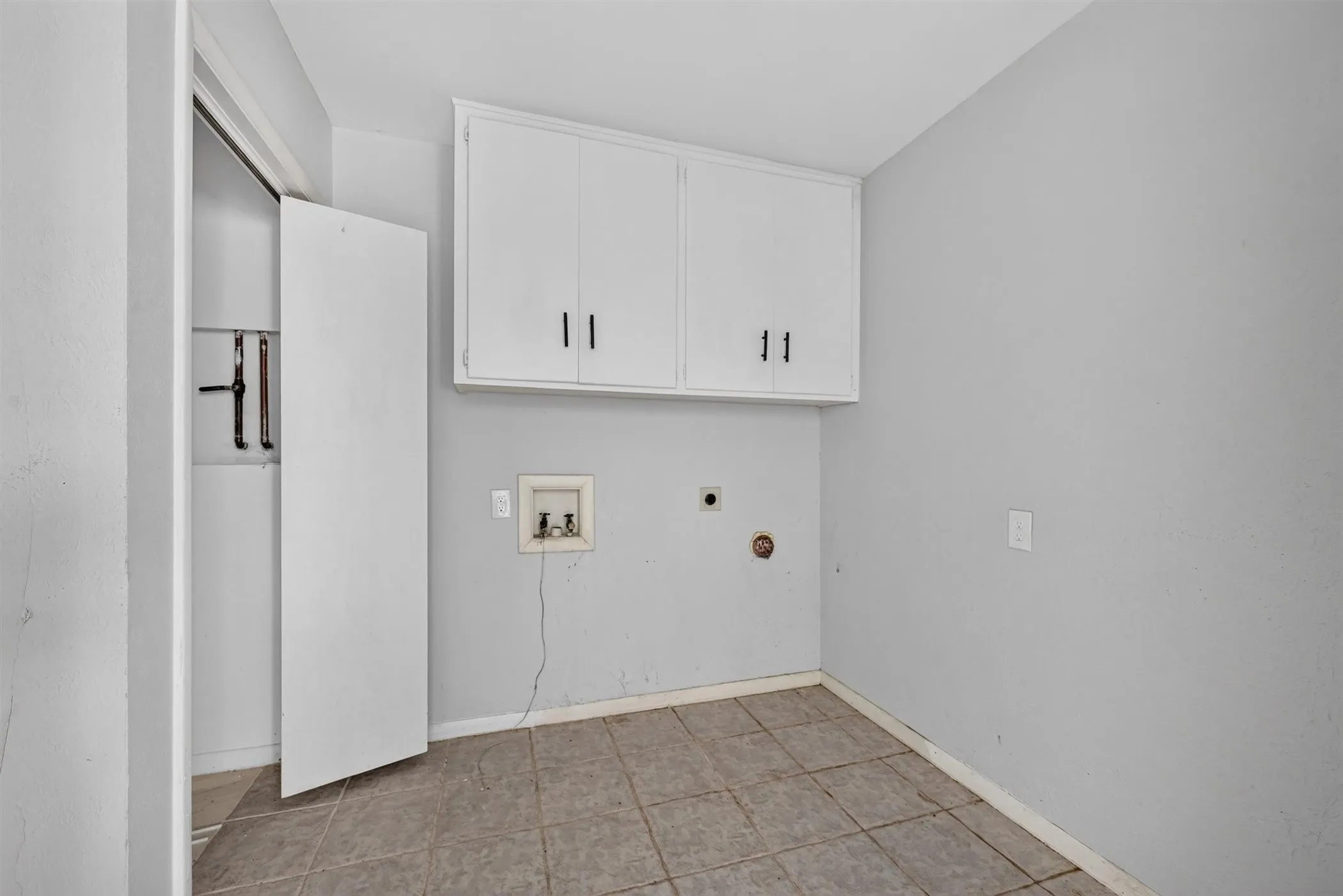 Single Family Residence For Sale in Denton County , 2403 Robin Circle, Denton, Texas 76209, 3 Bedroom, 2 Bathroom, 2 Garage spaces, 1,544 Sqft, built in 1969, mls#21330904, Real Estate Agent in Denton, Homes For Sale in Denton county, Homes For Sale in Denton, Realtor in Denton Texas, Real Estate Brokerage Independent Realty Texas, Luminita Cordes Realtor