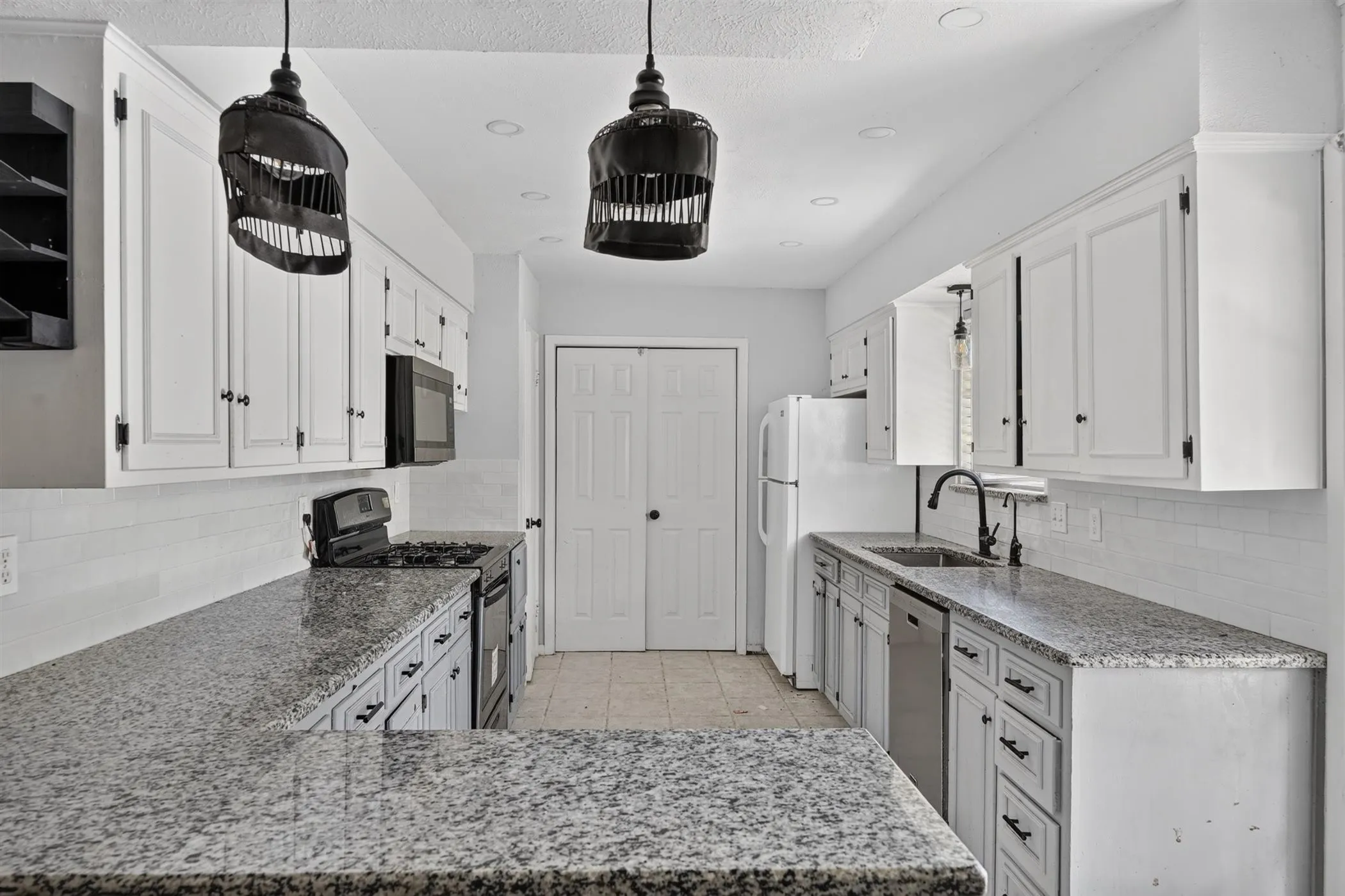 Single Family Residence For Sale in Denton County , 2403 Robin Circle, Denton, Texas 76209, 3 Bedroom, 2 Bathroom, 2 Garage spaces, 1,544 Sqft, built in 1969, mls#21330904, Real Estate Agent in Denton, Homes For Sale in Denton county, Homes For Sale in Denton, Realtor in Denton Texas, Real Estate Brokerage Independent Realty Texas, Luminita Cordes Realtor