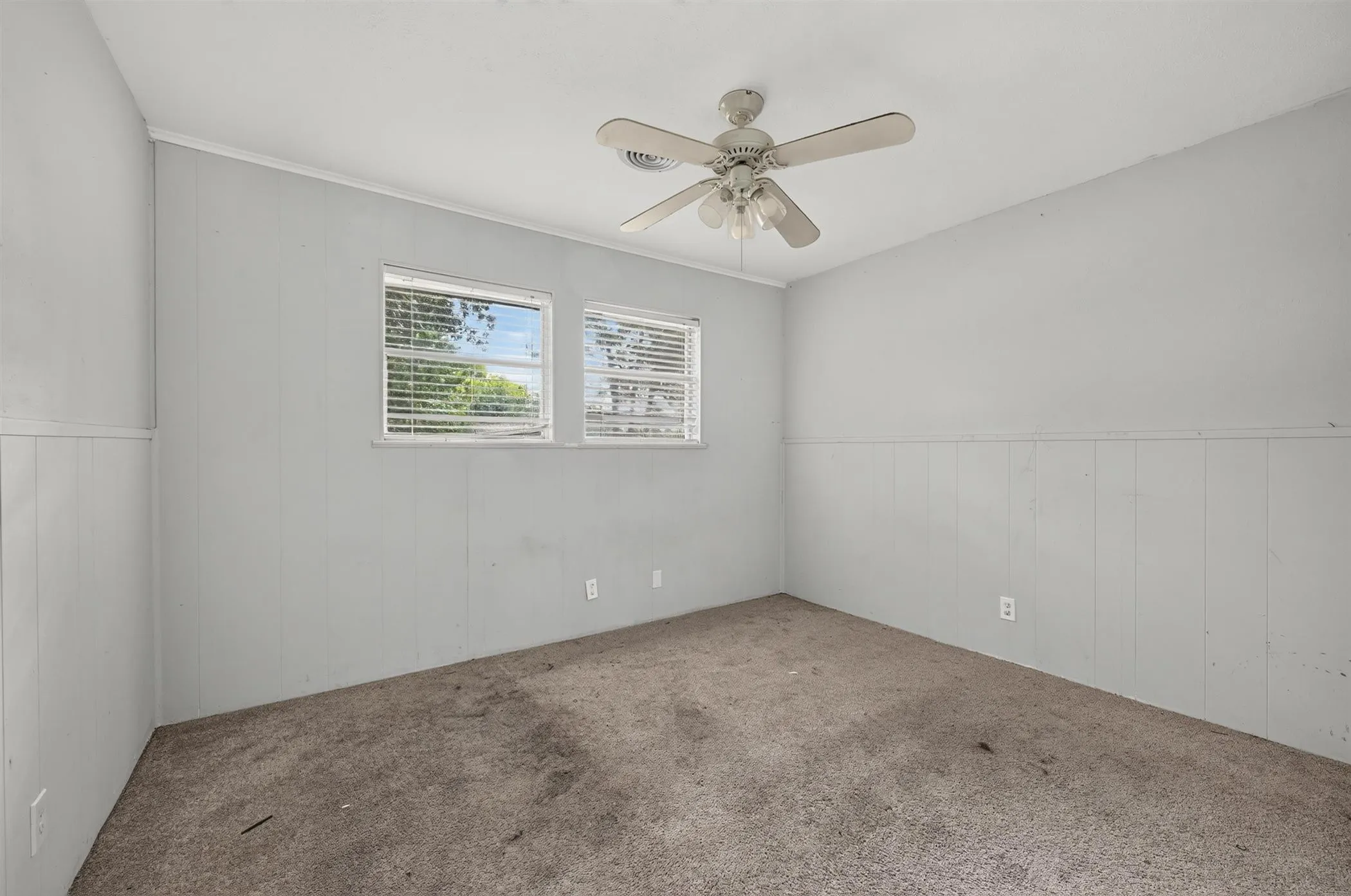Single Family Residence For Sale in Denton County , 2403 Robin Circle, Denton, Texas 76209, 3 Bedroom, 2 Bathroom, 2 Garage spaces, 1,544 Sqft, built in 1969, mls#21330904, Real Estate Agent in Denton, Homes For Sale in Denton county, Homes For Sale in Denton, Realtor in Denton Texas, Real Estate Brokerage Independent Realty Texas, Luminita Cordes Realtor
