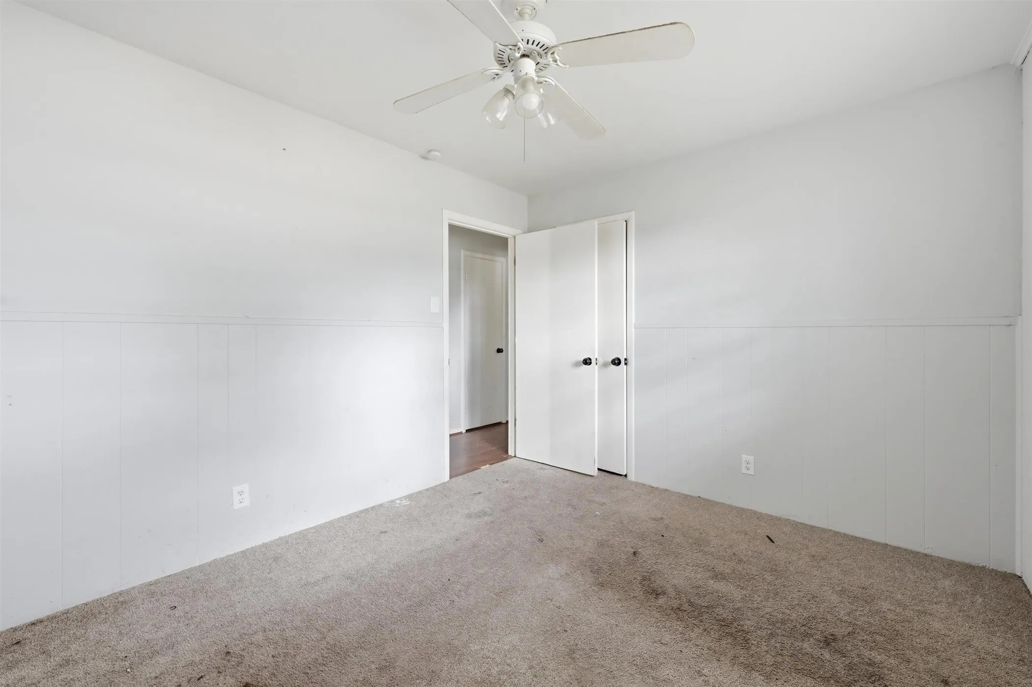 Single Family Residence For Sale in Denton County , 2403 Robin Circle, Denton, Texas 76209, 3 Bedroom, 2 Bathroom, 2 Garage spaces, 1,544 Sqft, built in 1969, mls#21330904, Real Estate Agent in Denton, Homes For Sale in Denton county, Homes For Sale in Denton, Realtor in Denton Texas, Real Estate Brokerage Independent Realty Texas, Luminita Cordes Realtor