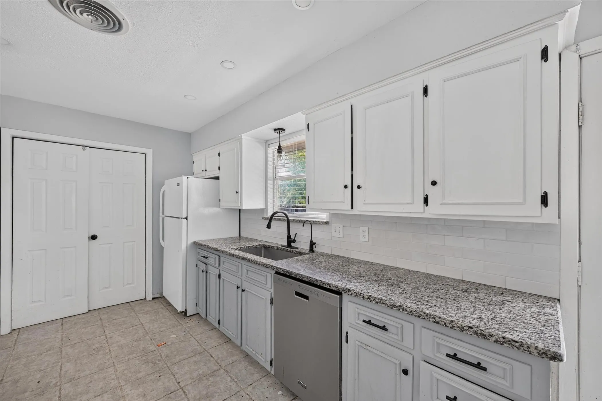 Single Family Residence For Sale in Denton County , 2403 Robin Circle, Denton, Texas 76209, 3 Bedroom, 2 Bathroom, 2 Garage spaces, 1,544 Sqft, built in 1969, mls#21330904, Real Estate Agent in Denton, Homes For Sale in Denton county, Homes For Sale in Denton, Realtor in Denton Texas, Real Estate Brokerage Independent Realty Texas, Luminita Cordes Realtor