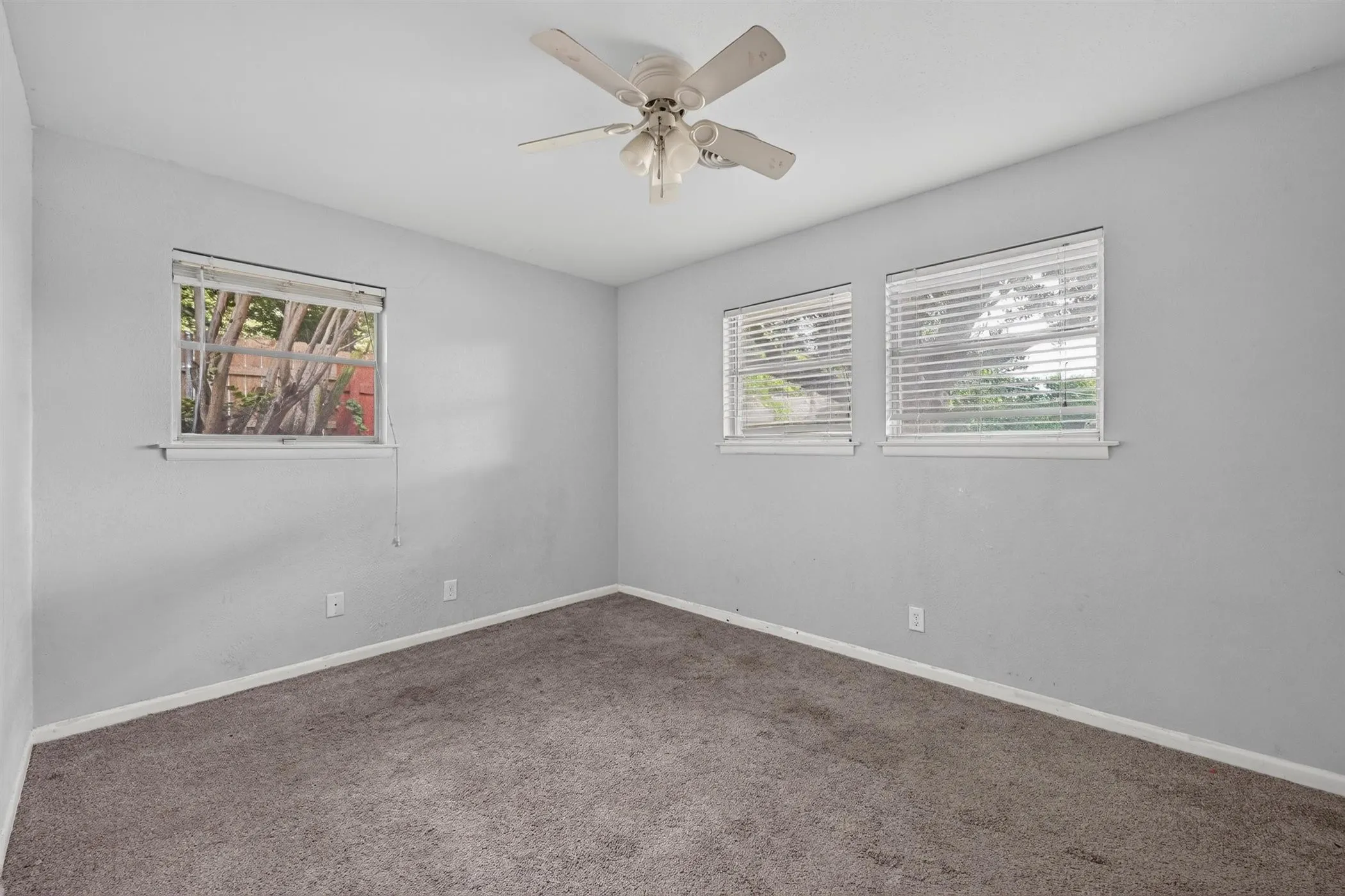 Single Family Residence For Sale in Denton County , 2403 Robin Circle, Denton, Texas 76209, 3 Bedroom, 2 Bathroom, 2 Garage spaces, 1,544 Sqft, built in 1969, mls#21330904, Real Estate Agent in Denton, Homes For Sale in Denton county, Homes For Sale in Denton, Realtor in Denton Texas, Real Estate Brokerage Independent Realty Texas, Luminita Cordes Realtor