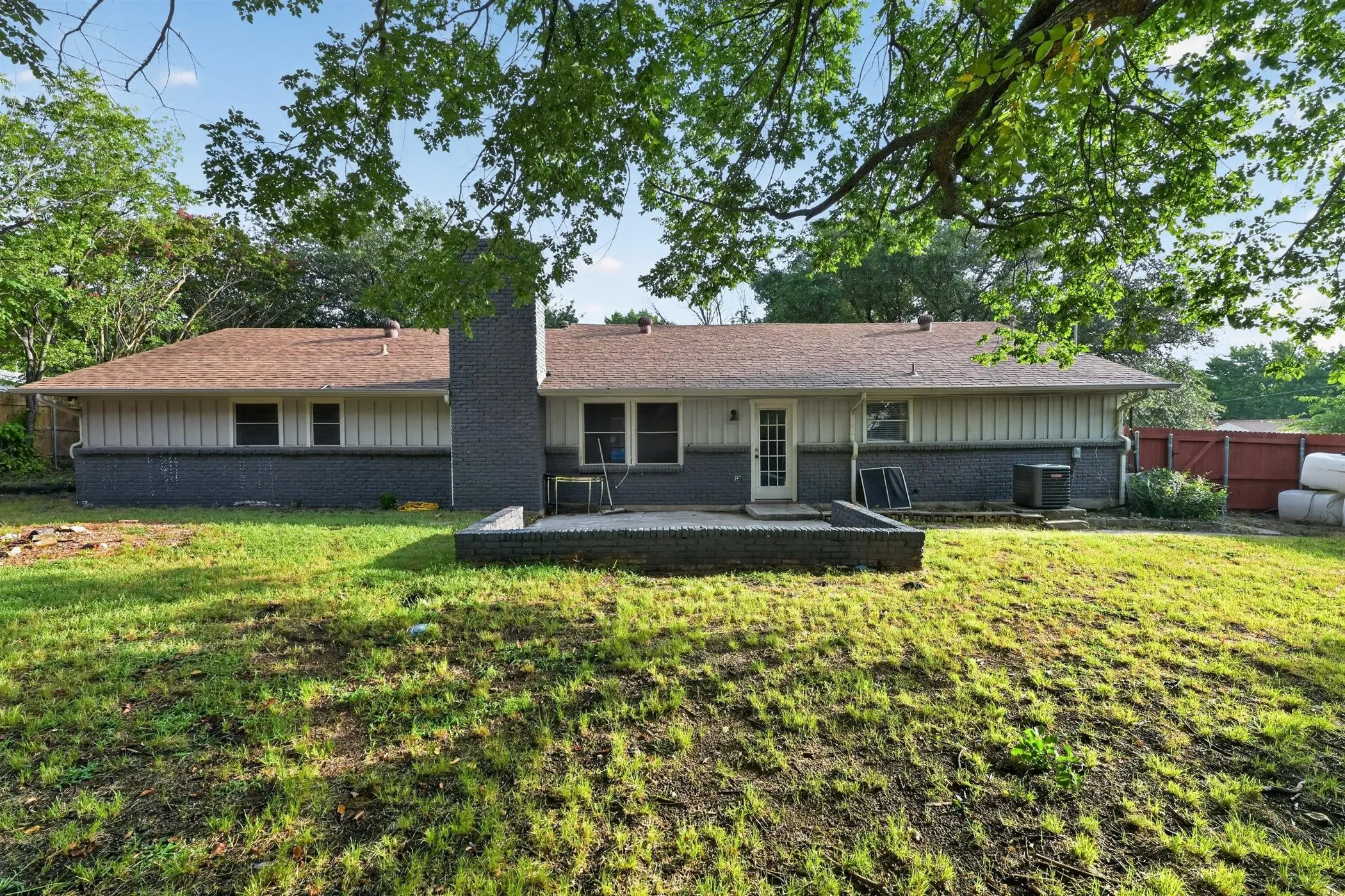 Single Family Residence For Sale in Denton County , 2403 Robin Circle, Denton, Texas 76209, 3 Bedroom, 2 Bathroom, 2 Garage spaces, 1,544 Sqft, built in 1969, mls#21330904, Real Estate Agent in Denton, Homes For Sale in Denton county, Homes For Sale in Denton, Realtor in Denton Texas, Real Estate Brokerage Independent Realty Texas, Luminita Cordes Realtor