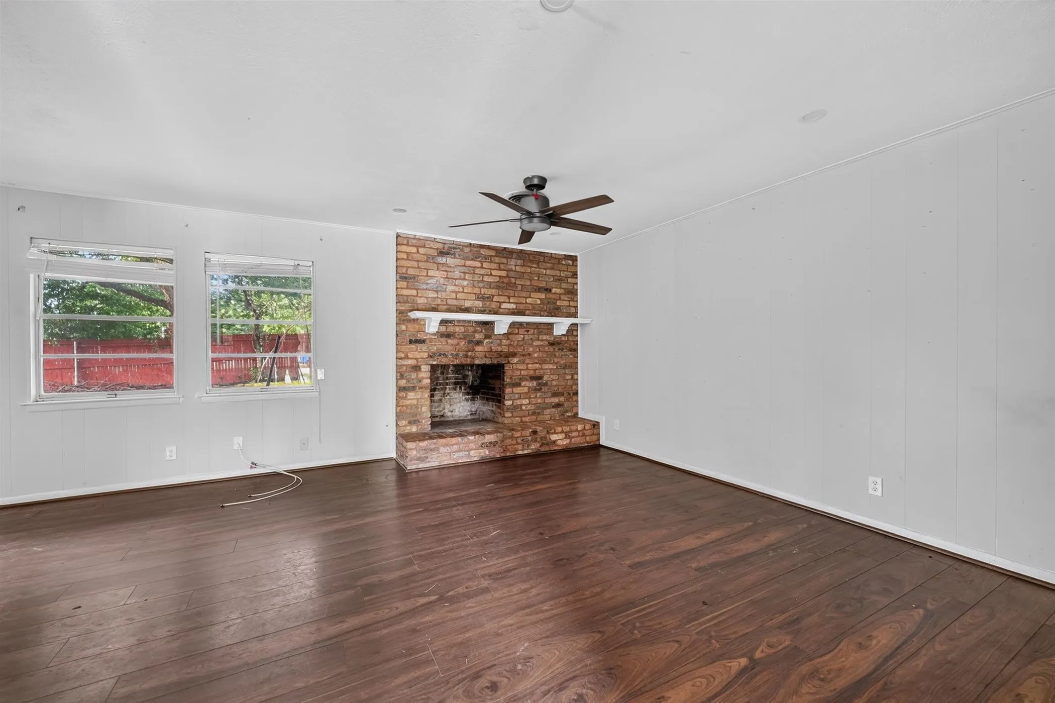 Single Family Residence For Sale in Denton County , 2403 Robin Circle, Denton, Texas 76209, 3 Bedroom, 2 Bathroom, 2 Garage spaces, 1,544 Sqft, built in 1969, mls#21330904, Real Estate Agent in Denton, Homes For Sale in Denton county, Homes For Sale in Denton, Realtor in Denton Texas, Real Estate Brokerage Independent Realty Texas, Luminita Cordes Realtor