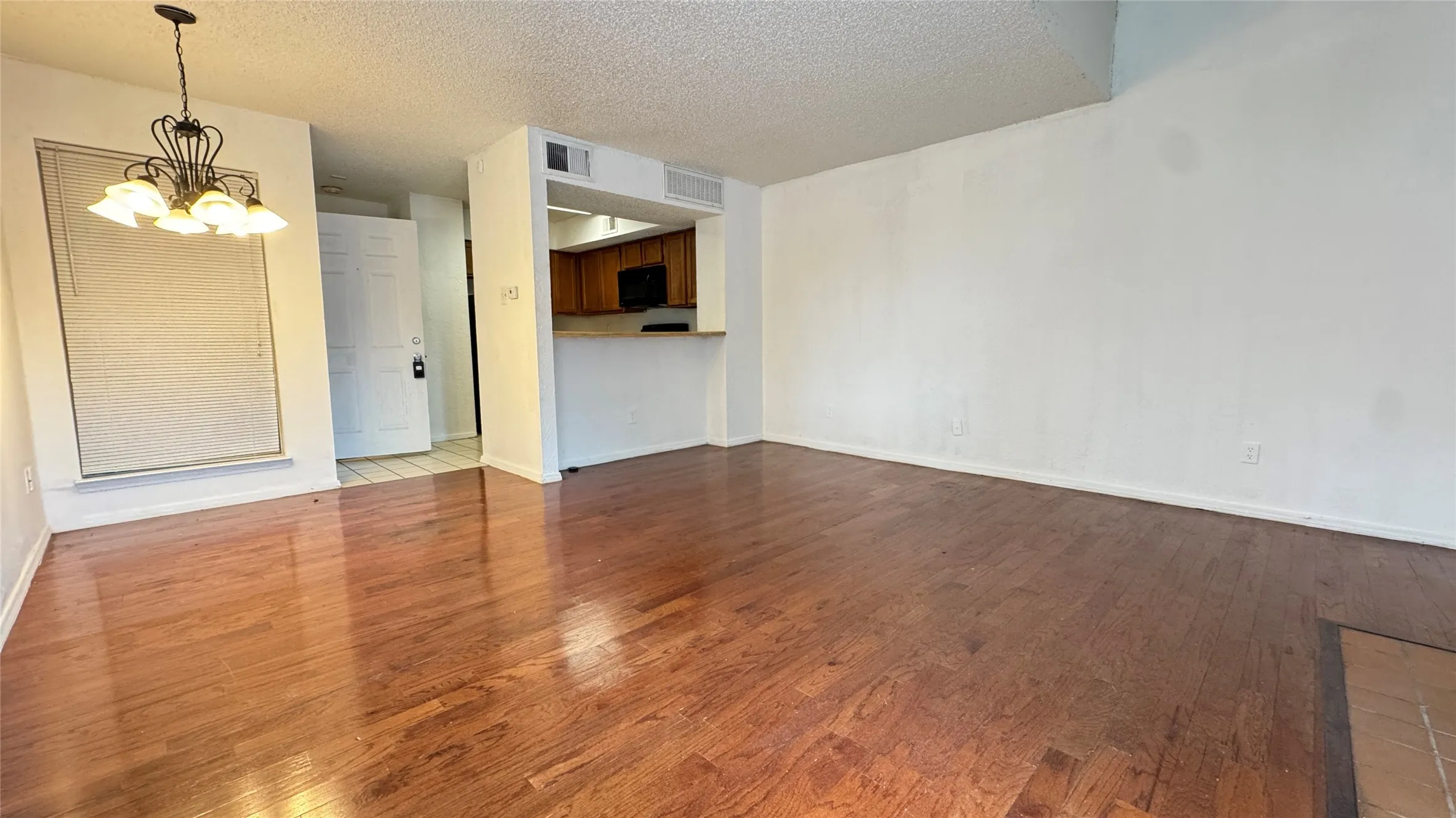 Condominium For Rent in Dallas County , 9811 Walnut Street F207, Dallas, Texas 75243, 1 Bedroom, 1 Bathroom, Garage spaces, 683 Sqft, built in 1984, mls#21332659, Real Estate Agent in Dallas, Homes For Rent in Dallas county, Homes For Rent in Dallas, Realtor in Dallas Texas, Real Estate Brokerage Independent Realty Texas, Luminita Cordes Realtor
