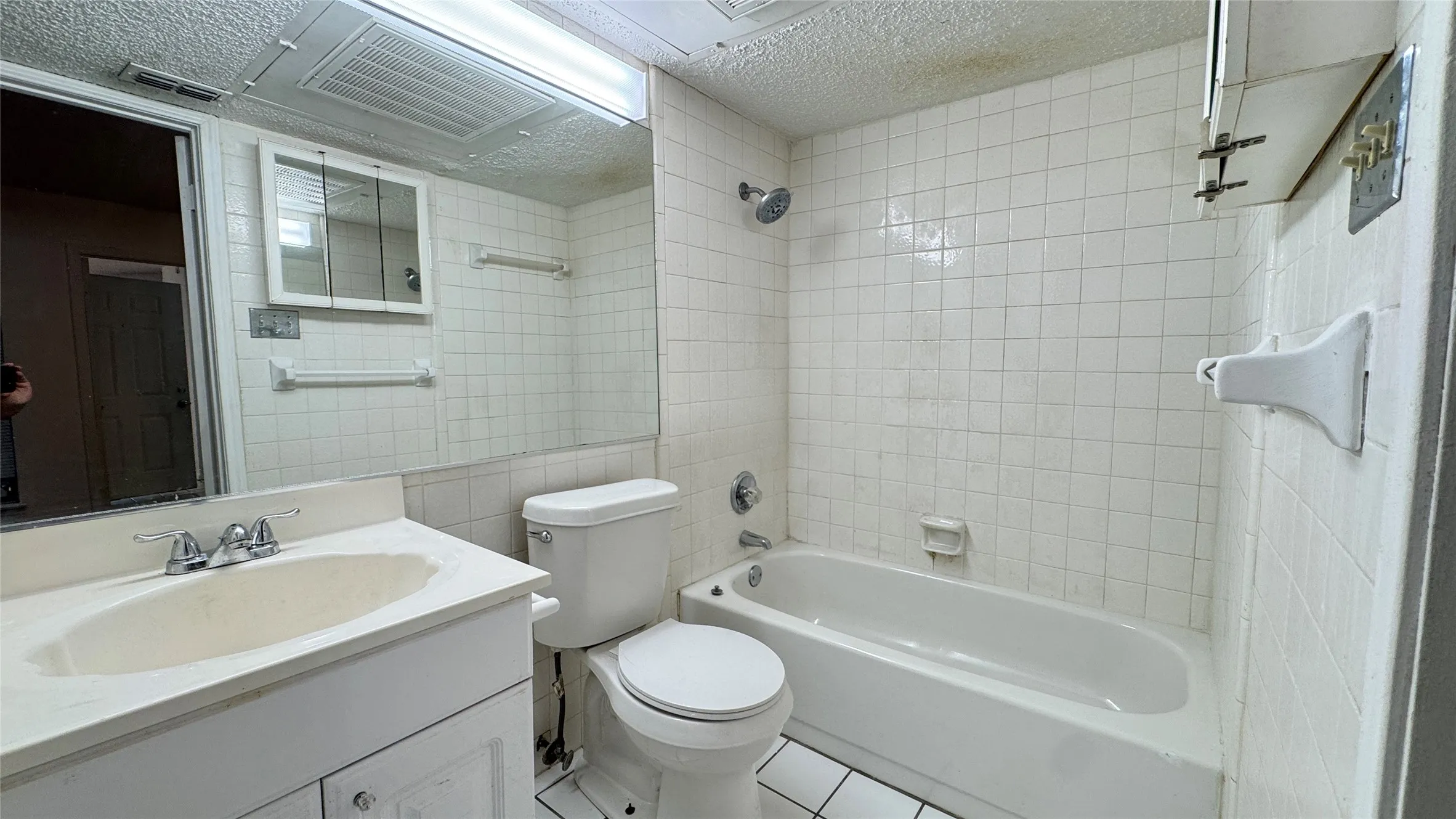 Condominium For Rent in Dallas County , 9811 Walnut Street F207, Dallas, Texas 75243, 1 Bedroom, 1 Bathroom, Garage spaces, 683 Sqft, built in 1984, mls#21332659, Real Estate Agent in Dallas, Homes For Rent in Dallas county, Homes For Rent in Dallas, Realtor in Dallas Texas, Real Estate Brokerage Independent Realty Texas, Luminita Cordes Realtor