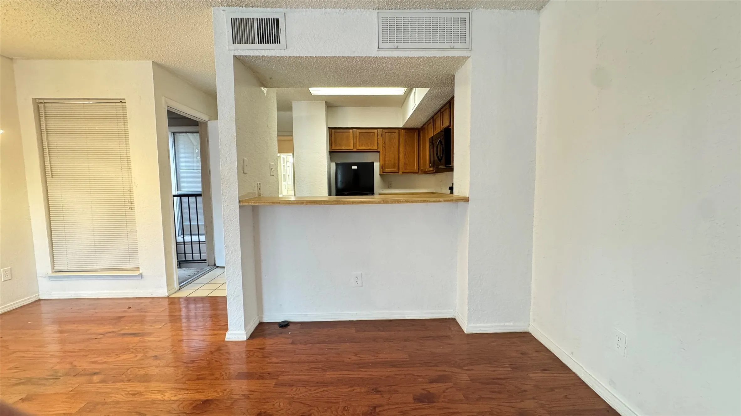 Condominium For Rent in Dallas County , 9811 Walnut Street F207, Dallas, Texas 75243, 1 Bedroom, 1 Bathroom, Garage spaces, 683 Sqft, built in 1984, mls#21332659, Real Estate Agent in Dallas, Homes For Rent in Dallas county, Homes For Rent in Dallas, Realtor in Dallas Texas, Real Estate Brokerage Independent Realty Texas, Luminita Cordes Realtor