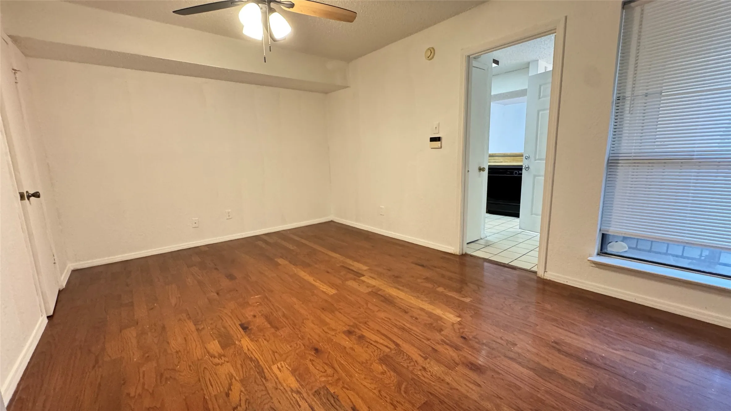 Condominium For Rent in Dallas County , 9811 Walnut Street F207, Dallas, Texas 75243, 1 Bedroom, 1 Bathroom, Garage spaces, 683 Sqft, built in 1984, mls#21332659, Real Estate Agent in Dallas, Homes For Rent in Dallas county, Homes For Rent in Dallas, Realtor in Dallas Texas, Real Estate Brokerage Independent Realty Texas, Luminita Cordes Realtor