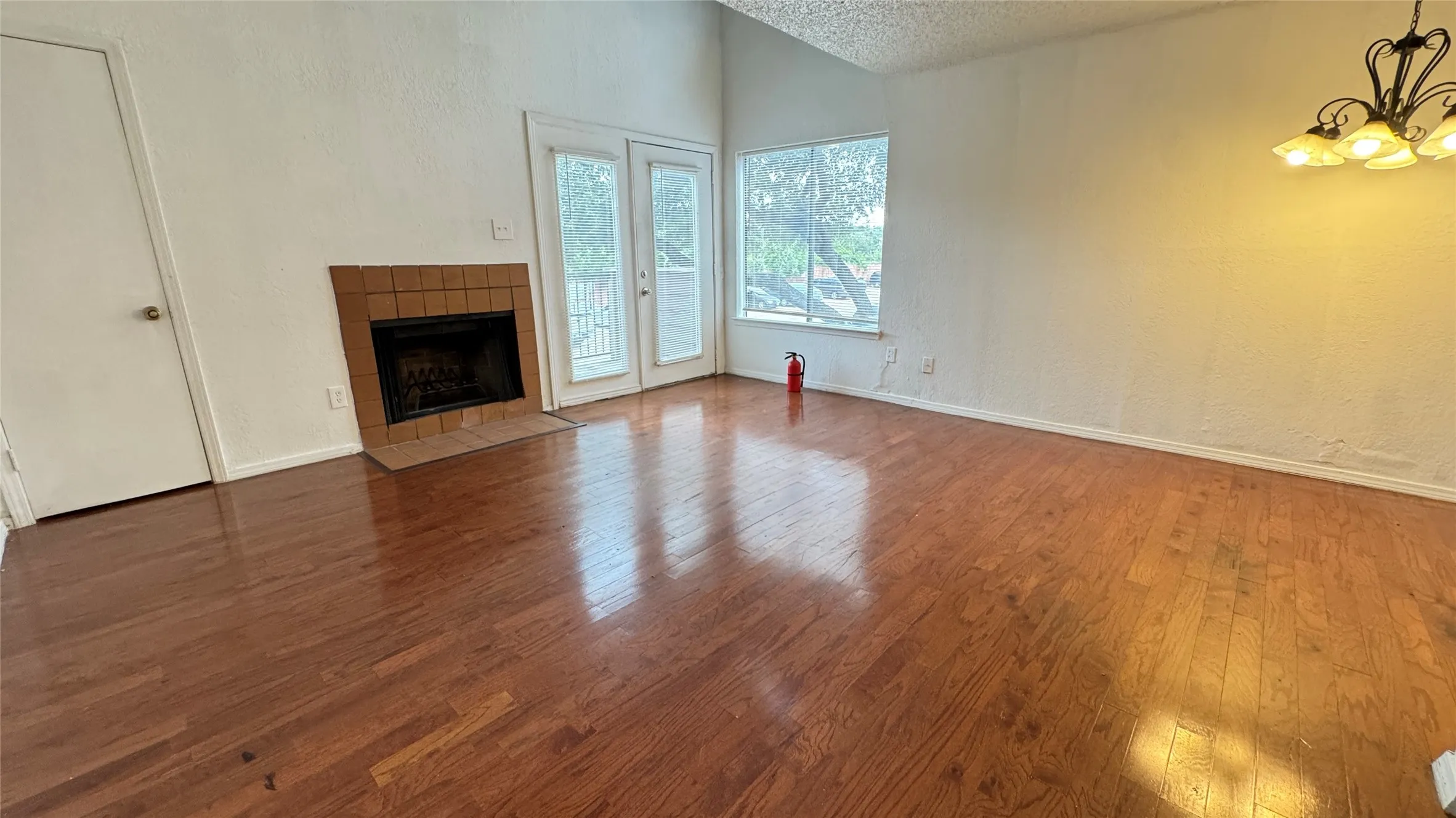 Condominium For Rent in Dallas County , 9811 Walnut Street F207, Dallas, Texas 75243, 1 Bedroom, 1 Bathroom, Garage spaces, 683 Sqft, built in 1984, mls#21332659, Real Estate Agent in Dallas, Homes For Rent in Dallas county, Homes For Rent in Dallas, Realtor in Dallas Texas, Real Estate Brokerage Independent Realty Texas, Luminita Cordes Realtor