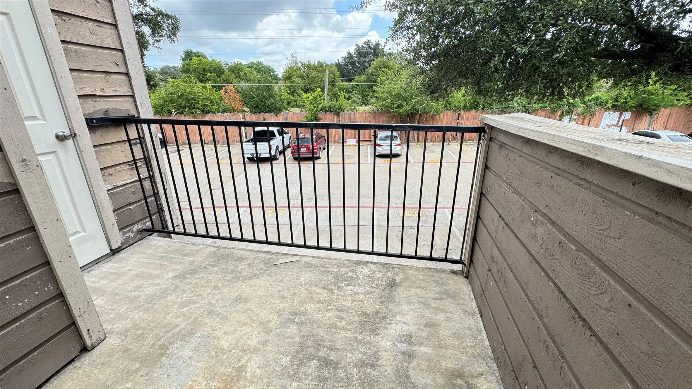 Condominium For Rent in Dallas County , 9811 Walnut Street F207, Dallas, Texas 75243, 1 Bedroom, 1 Bathroom, Garage spaces, 683 Sqft, built in 1984, mls#21332659, Real Estate Agent in Dallas, Homes For Rent in Dallas county, Homes For Rent in Dallas, Realtor in Dallas Texas, Real Estate Brokerage Independent Realty Texas, Luminita Cordes Realtor