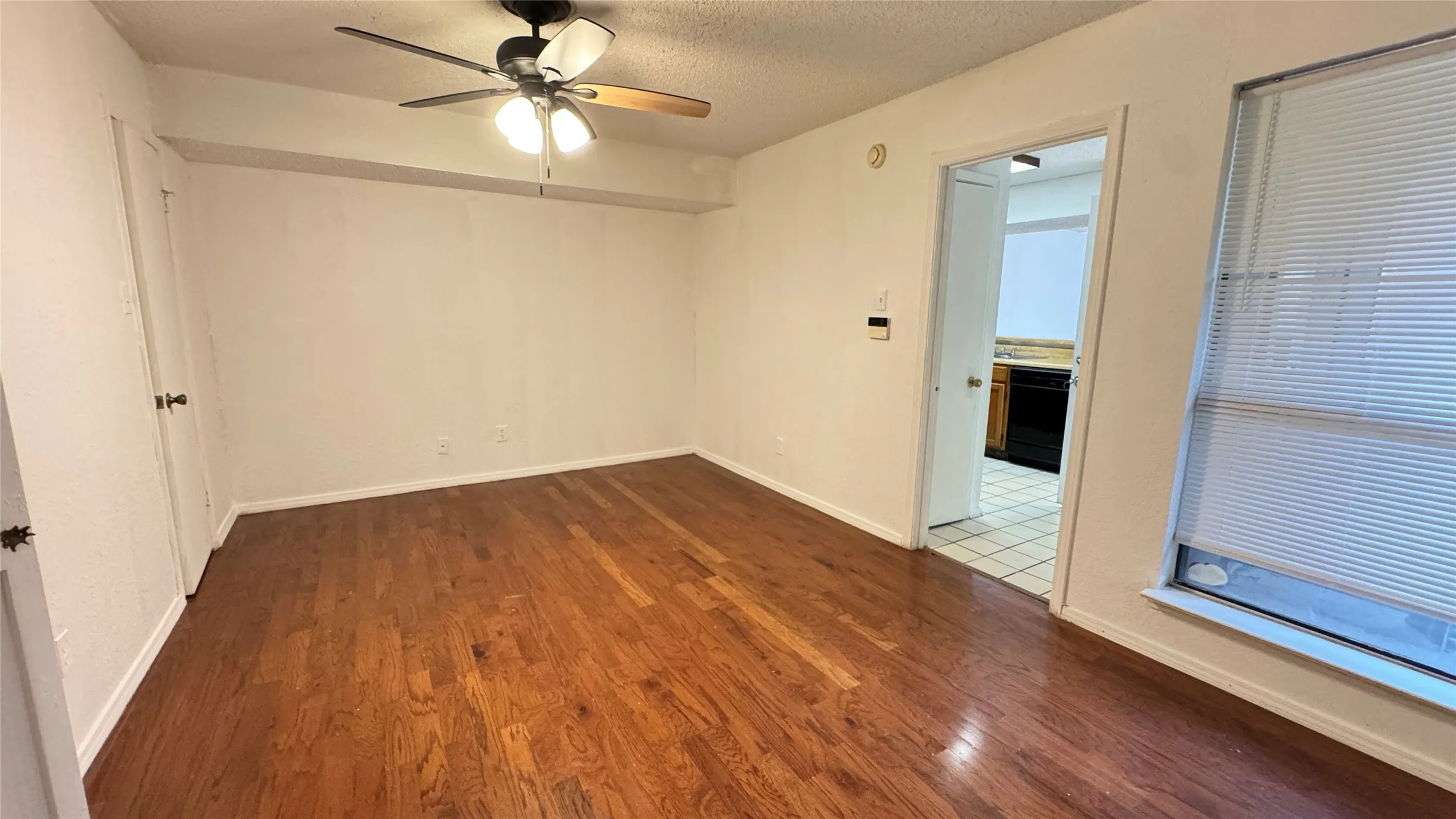 Condominium For Rent in Dallas County , 9811 Walnut Street F207, Dallas, Texas 75243, 1 Bedroom, 1 Bathroom, Garage spaces, 683 Sqft, built in 1984, mls#21332659, Real Estate Agent in Dallas, Homes For Rent in Dallas county, Homes For Rent in Dallas, Realtor in Dallas Texas, Real Estate Brokerage Independent Realty Texas, Luminita Cordes Realtor