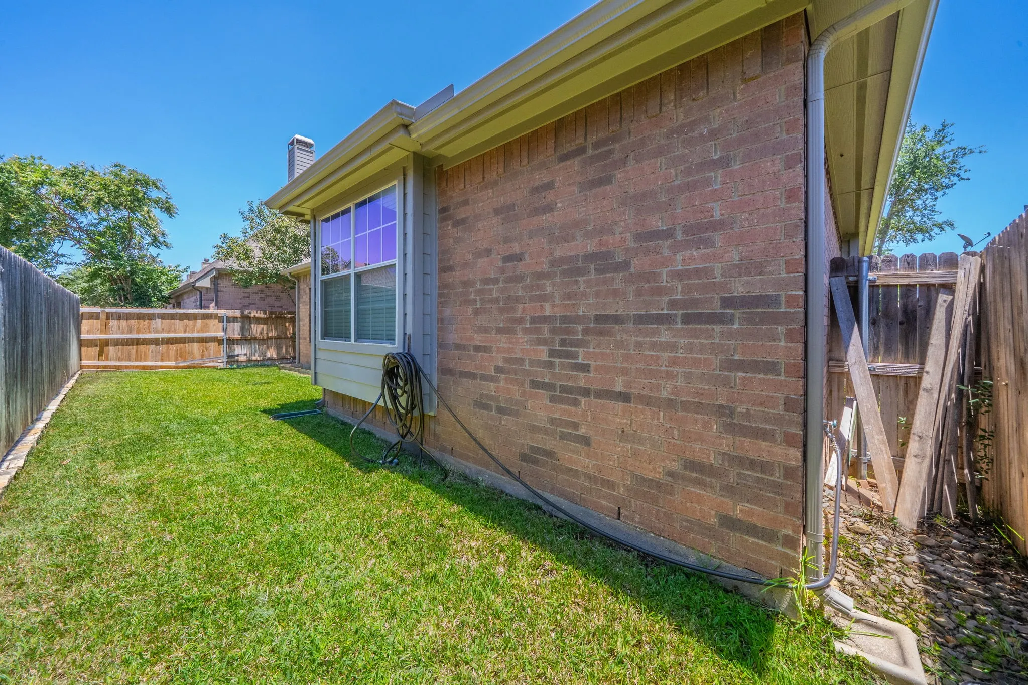 Single Family Residence For Rent in Tarrant County , 1717 Lake Eden Drive, Euless, Texas 76039, 3 Bedroom, 2 Bathroom, 2 Garage spaces, 2,116 Sqft, built in 2005, mls#21332785, Real Estate Agent in Euless, Homes For Rent in Tarrant county, Homes For Rent in Euless, Realtor in Euless Texas, Real Estate Brokerage Independent Realty Texas, Luminita Cordes Realtor
