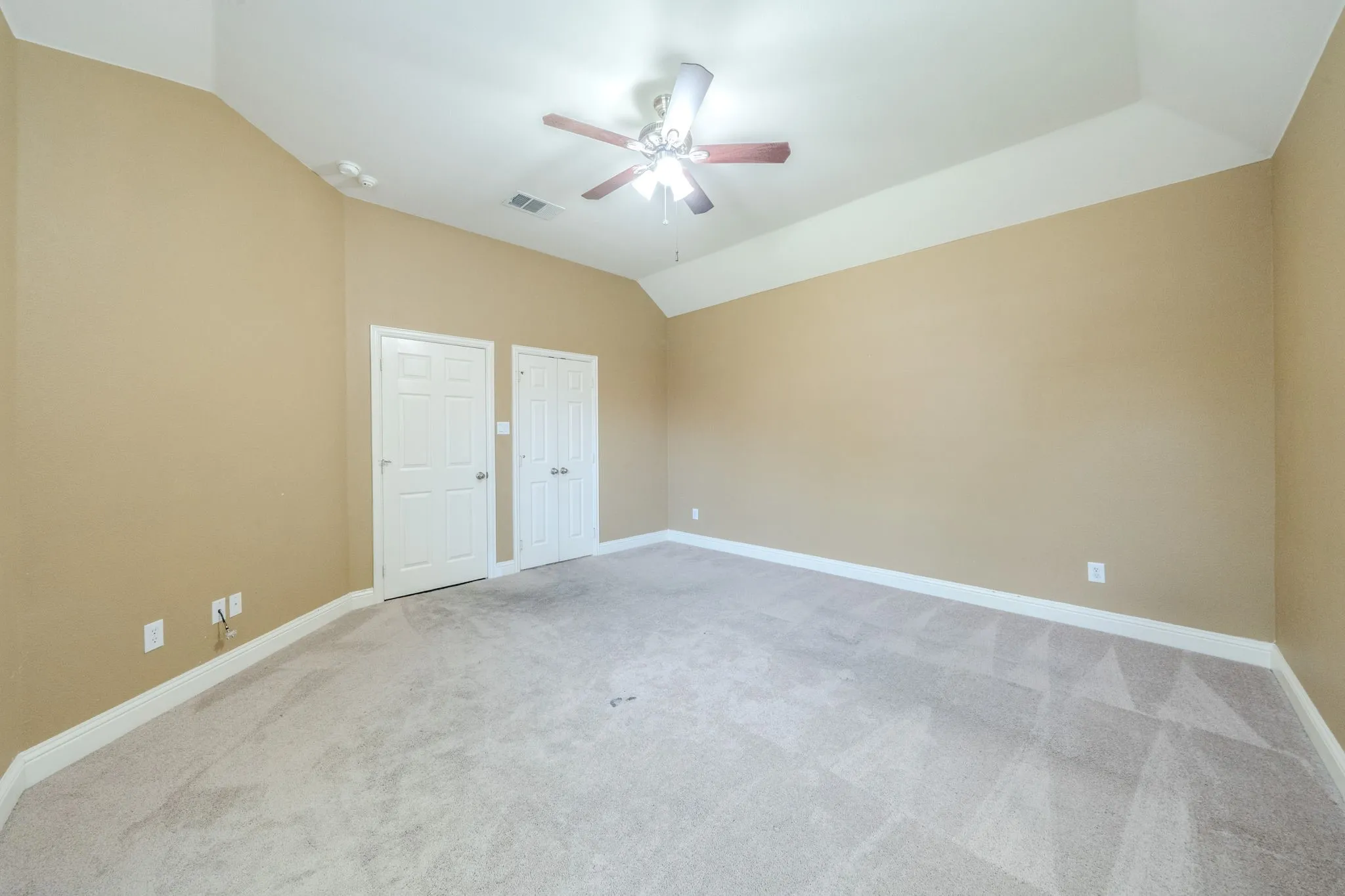 Single Family Residence For Rent in Tarrant County , 1717 Lake Eden Drive, Euless, Texas 76039, 3 Bedroom, 2 Bathroom, 2 Garage spaces, 2,116 Sqft, built in 2005, mls#21332785, Real Estate Agent in Euless, Homes For Rent in Tarrant county, Homes For Rent in Euless, Realtor in Euless Texas, Real Estate Brokerage Independent Realty Texas, Luminita Cordes Realtor