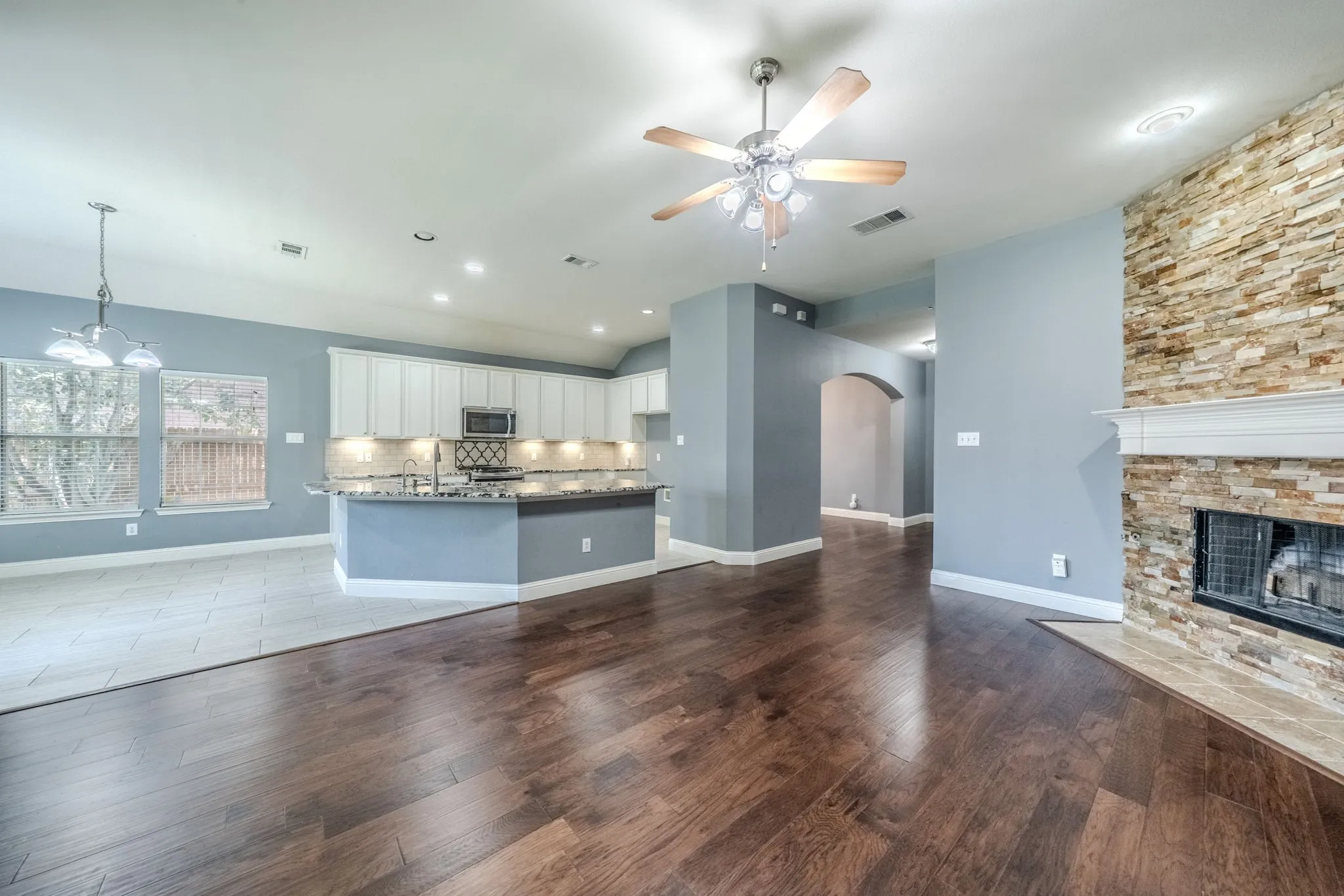 Single Family Residence For Rent in Tarrant County , 1717 Lake Eden Drive, Euless, Texas 76039, 3 Bedroom, 2 Bathroom, 2 Garage spaces, 2,116 Sqft, built in 2005, mls#21332785, Real Estate Agent in Euless, Homes For Rent in Tarrant county, Homes For Rent in Euless, Realtor in Euless Texas, Real Estate Brokerage Independent Realty Texas, Luminita Cordes Realtor
