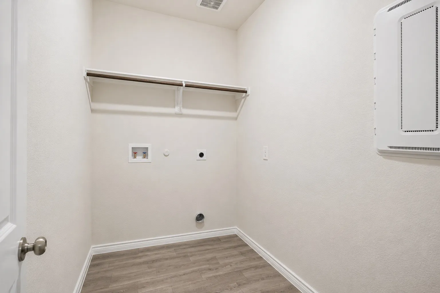 Single Family Residence For Sale in Tarrant County , 8153 Trudy Lane, Fort Worth, Texas 76120, 5 Bedroom, 3 Bathroom, 2 Garage spaces, 2,615 Sqft, built in 2024, mls#21331536, Real Estate Agent in Fort Worth, Homes For Sale in Tarrant county, Homes For Sale in Fort Worth, Realtor in Fort Worth Texas, Real Estate Brokerage Independent Realty Texas, Luminita Cordes Realtor