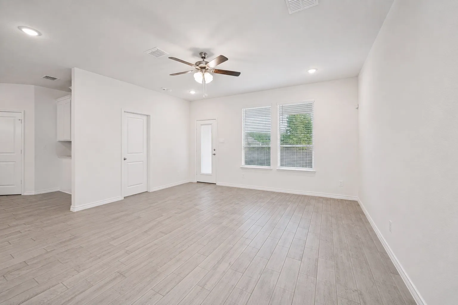 Single Family Residence For Sale in Tarrant County , 8153 Trudy Lane, Fort Worth, Texas 76120, 5 Bedroom, 3 Bathroom, 2 Garage spaces, 2,615 Sqft, built in 2024, mls#21331536, Real Estate Agent in Fort Worth, Homes For Sale in Tarrant county, Homes For Sale in Fort Worth, Realtor in Fort Worth Texas, Real Estate Brokerage Independent Realty Texas, Luminita Cordes Realtor
