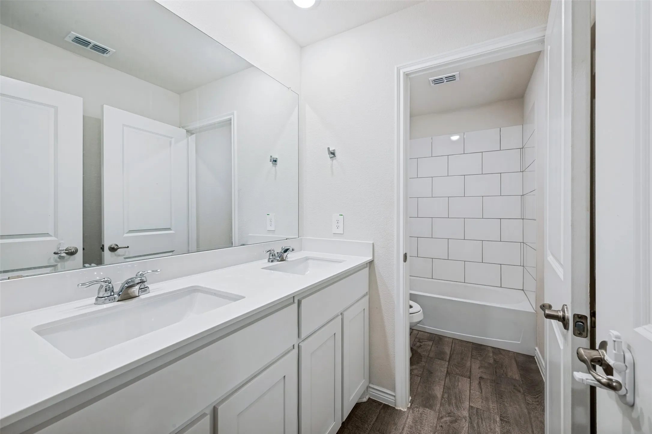 Single Family Residence For Sale in Tarrant County , 8153 Trudy Lane, Fort Worth, Texas 76120, 5 Bedroom, 3 Bathroom, 2 Garage spaces, 2,615 Sqft, built in 2024, mls#21331536, Real Estate Agent in Fort Worth, Homes For Sale in Tarrant county, Homes For Sale in Fort Worth, Realtor in Fort Worth Texas, Real Estate Brokerage Independent Realty Texas, Luminita Cordes Realtor