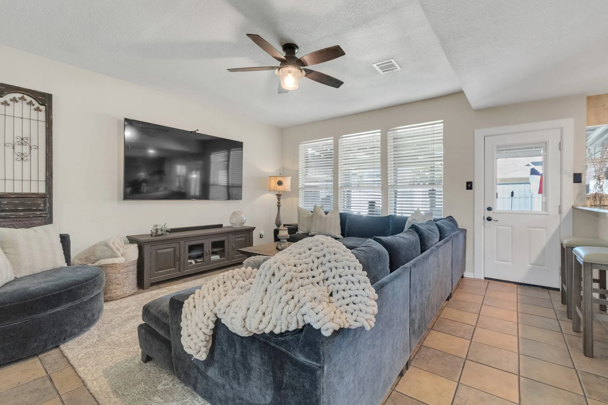 Single Family Residence For Sale in Collin County , 4407 Santa Fe Lane, Mc Kinney, Texas 75070, 3 Bedroom, 3 Bathroom, 2 Garage spaces, 2,017 Sqft, built in 1994, mls#21332052, Real Estate Agent in Mc Kinney, Homes For Sale in Collin county, Homes For Sale in Mc Kinney, Realtor in Mc Kinney Texas, Real Estate Brokerage Independent Realty Texas, Luminita Cordes Realtor