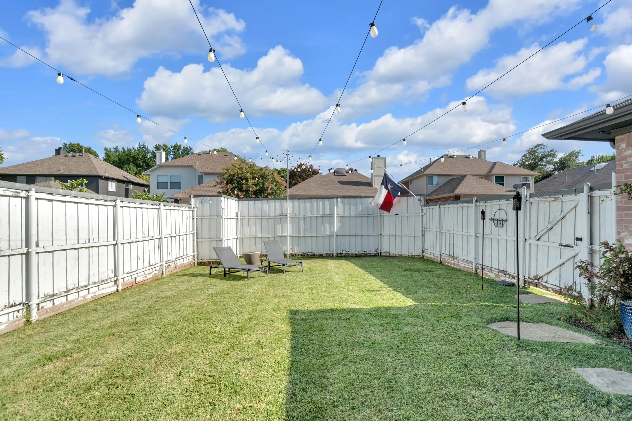 Single Family Residence For Sale in Collin County , 4407 Santa Fe Lane, Mc Kinney, Texas 75070, 3 Bedroom, 3 Bathroom, 2 Garage spaces, 2,017 Sqft, built in 1994, mls#21332052, Real Estate Agent in Mc Kinney, Homes For Sale in Collin county, Homes For Sale in Mc Kinney, Realtor in Mc Kinney Texas, Real Estate Brokerage Independent Realty Texas, Luminita Cordes Realtor