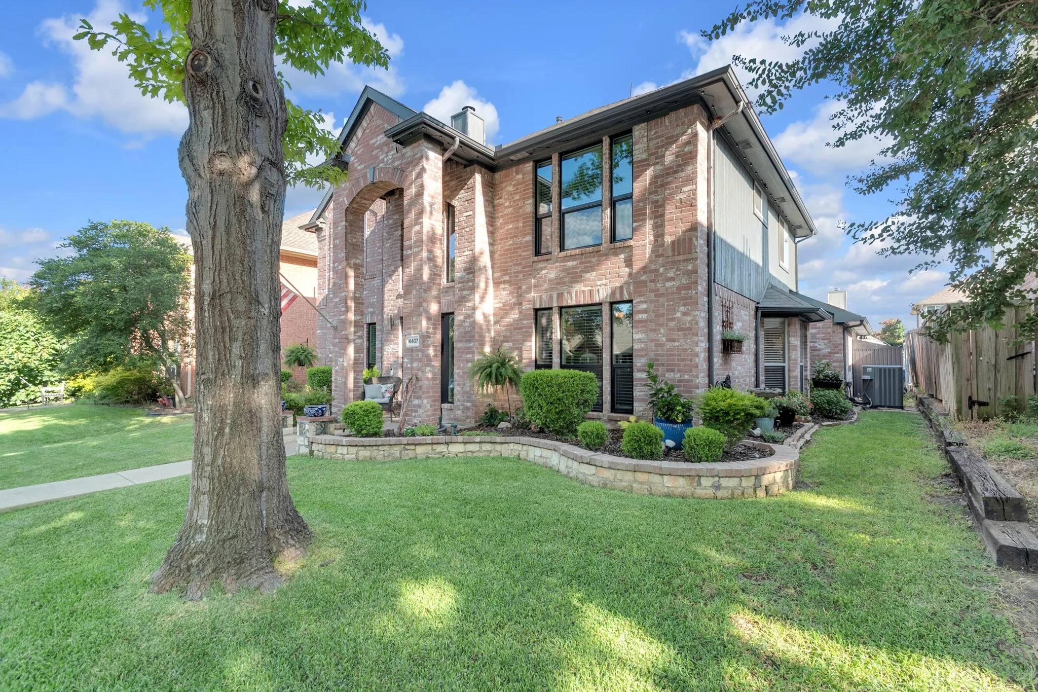 Single Family Residence For Sale in Collin County , 4407 Santa Fe Lane, Mc Kinney, Texas 75070, 3 Bedroom, 3 Bathroom, 2 Garage spaces, 2,017 Sqft, built in 1994, mls#21332052, Real Estate Agent in Mc Kinney, Homes For Sale in Collin county, Homes For Sale in Mc Kinney, Realtor in Mc Kinney Texas, Real Estate Brokerage Independent Realty Texas, Luminita Cordes Realtor