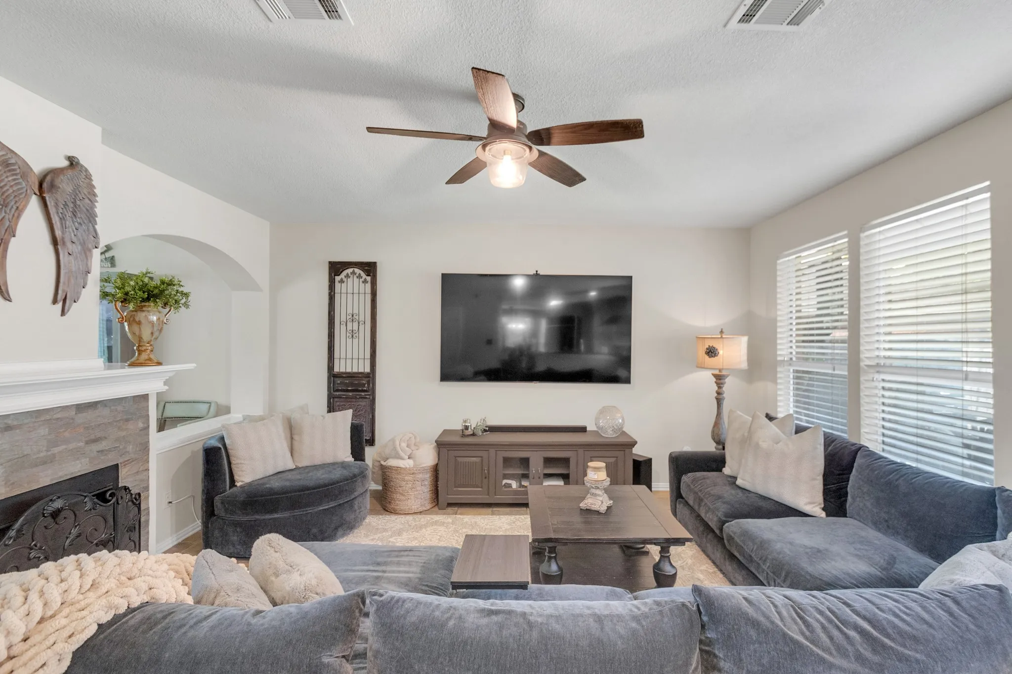 Single Family Residence For Sale in Collin County , 4407 Santa Fe Lane, Mc Kinney, Texas 75070, 3 Bedroom, 3 Bathroom, 2 Garage spaces, 2,017 Sqft, built in 1994, mls#21332052, Real Estate Agent in Mc Kinney, Homes For Sale in Collin county, Homes For Sale in Mc Kinney, Realtor in Mc Kinney Texas, Real Estate Brokerage Independent Realty Texas, Luminita Cordes Realtor