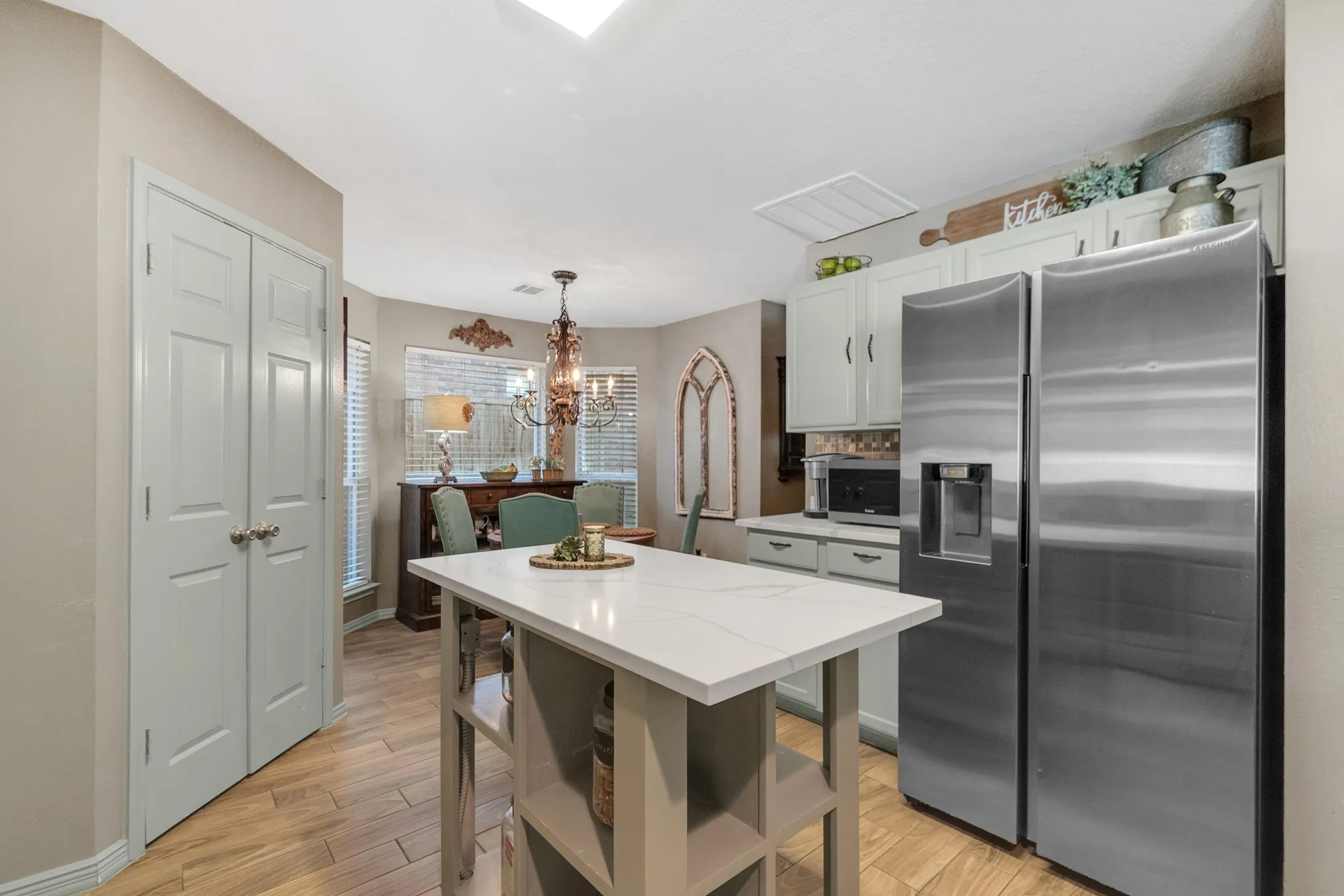 Single Family Residence For Sale in Collin County , 4407 Santa Fe Lane, Mc Kinney, Texas 75070, 3 Bedroom, 3 Bathroom, 2 Garage spaces, 2,017 Sqft, built in 1994, mls#21332052, Real Estate Agent in Mc Kinney, Homes For Sale in Collin county, Homes For Sale in Mc Kinney, Realtor in Mc Kinney Texas, Real Estate Brokerage Independent Realty Texas, Luminita Cordes Realtor