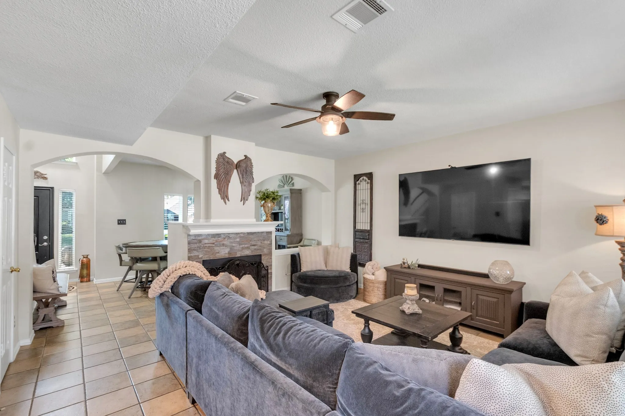 Single Family Residence For Sale in Collin County , 4407 Santa Fe Lane, Mc Kinney, Texas 75070, 3 Bedroom, 3 Bathroom, 2 Garage spaces, 2,017 Sqft, built in 1994, mls#21332052, Real Estate Agent in Mc Kinney, Homes For Sale in Collin county, Homes For Sale in Mc Kinney, Realtor in Mc Kinney Texas, Real Estate Brokerage Independent Realty Texas, Luminita Cordes Realtor
