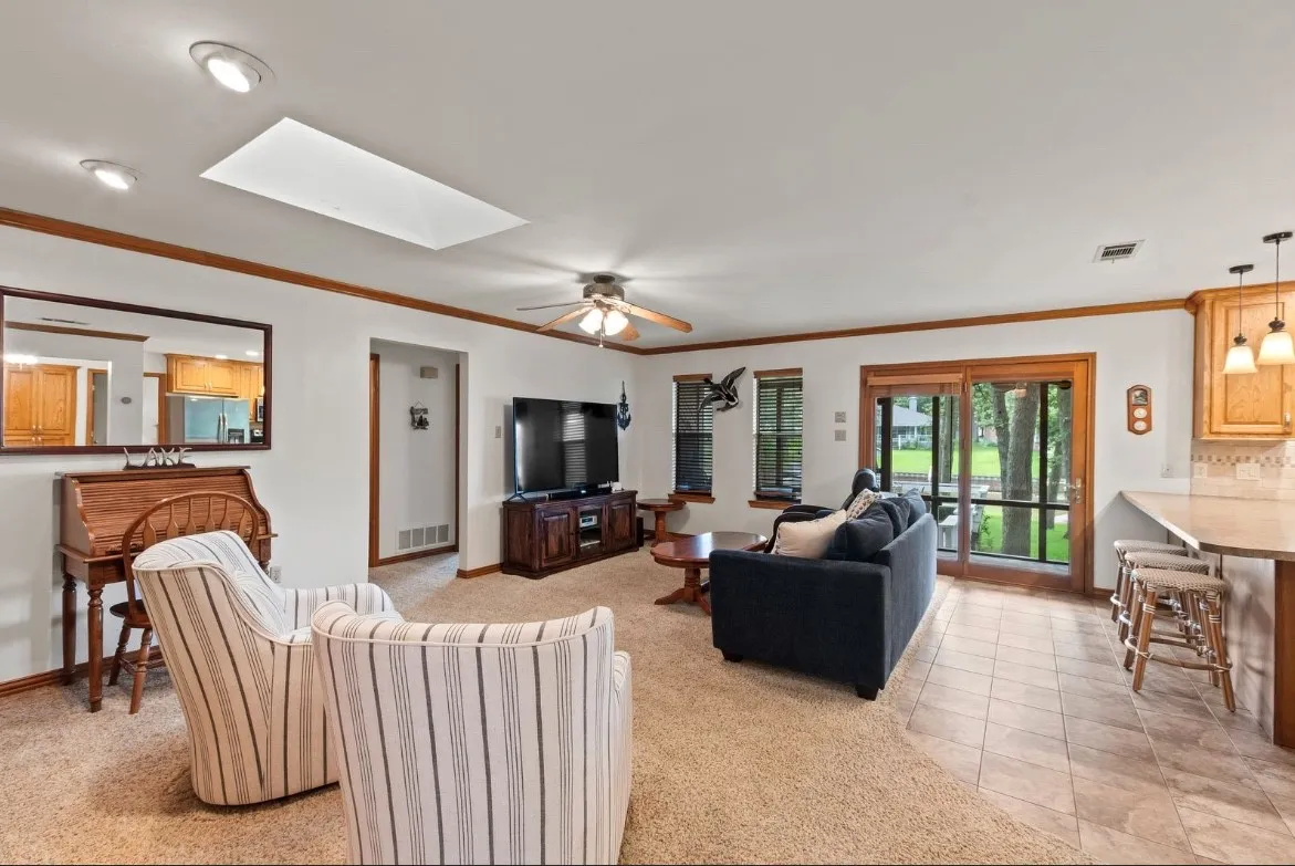 Single Family Residence For Sale in Henderson County , 120 Los Peces, Gun Barrel City, Texas 75156, 3 Bedroom, 2 Bathroom, 2 Garage spaces, 1,400 Sqft, built in 1986, mls#21331745, Real Estate Agent in Gun Barrel City, Homes For Sale in Henderson county, Homes For Sale in Gun Barrel City, Realtor in Gun Barrel City Texas, Real Estate Brokerage Independent Realty Texas, Luminita Cordes Realtor
