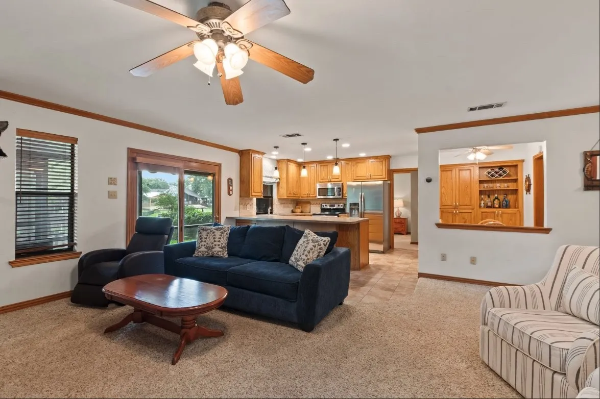 Single Family Residence For Sale in Henderson County , 120 Los Peces, Gun Barrel City, Texas 75156, 3 Bedroom, 2 Bathroom, 2 Garage spaces, 1,400 Sqft, built in 1986, mls#21331745, Real Estate Agent in Gun Barrel City, Homes For Sale in Henderson county, Homes For Sale in Gun Barrel City, Realtor in Gun Barrel City Texas, Real Estate Brokerage Independent Realty Texas, Luminita Cordes Realtor