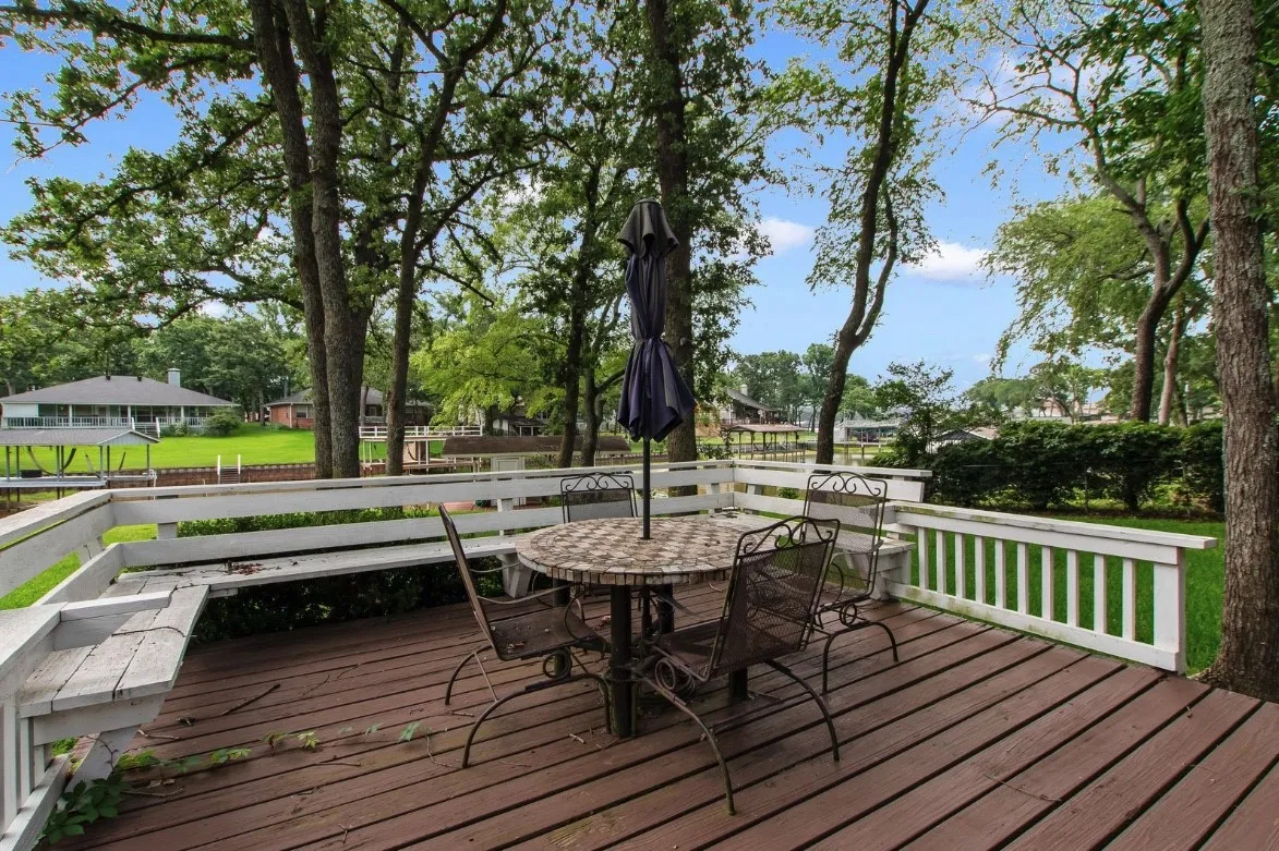 Single Family Residence For Sale in Henderson County , 120 Los Peces, Gun Barrel City, Texas 75156, 3 Bedroom, 2 Bathroom, 2 Garage spaces, 1,400 Sqft, built in 1986, mls#21331745, Real Estate Agent in Gun Barrel City, Homes For Sale in Henderson county, Homes For Sale in Gun Barrel City, Realtor in Gun Barrel City Texas, Real Estate Brokerage Independent Realty Texas, Luminita Cordes Realtor
