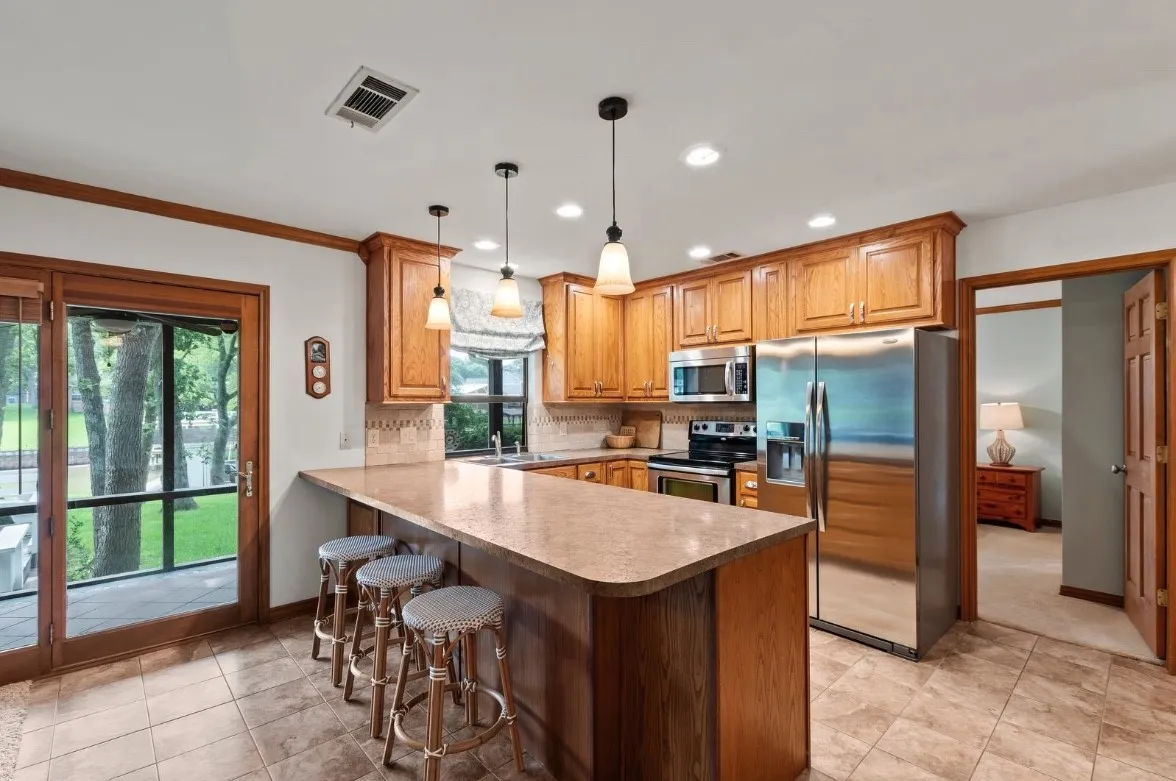 Single Family Residence For Sale in Henderson County , 120 Los Peces, Gun Barrel City, Texas 75156, 3 Bedroom, 2 Bathroom, 2 Garage spaces, 1,400 Sqft, built in 1986, mls#21331745, Real Estate Agent in Gun Barrel City, Homes For Sale in Henderson county, Homes For Sale in Gun Barrel City, Realtor in Gun Barrel City Texas, Real Estate Brokerage Independent Realty Texas, Luminita Cordes Realtor