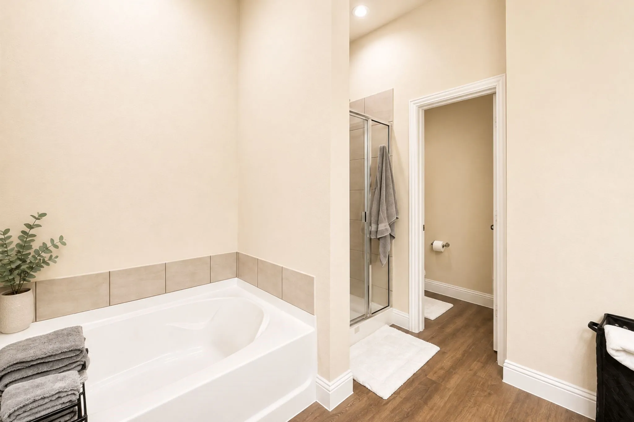 Townhouse For Sale in Tarrant County , 1936 Bel Air Drive, Arlington, Texas 76010, 2 Bedroom, 3 Bathroom, 2 Garage spaces, 1,522 Sqft, built in 2019, mls#21332796, Real Estate Agent in Arlington, Homes For Sale in Tarrant county, Homes For Sale in Arlington, Realtor in Arlington Texas, Real Estate Brokerage Independent Realty Texas, Luminita Cordes Realtor