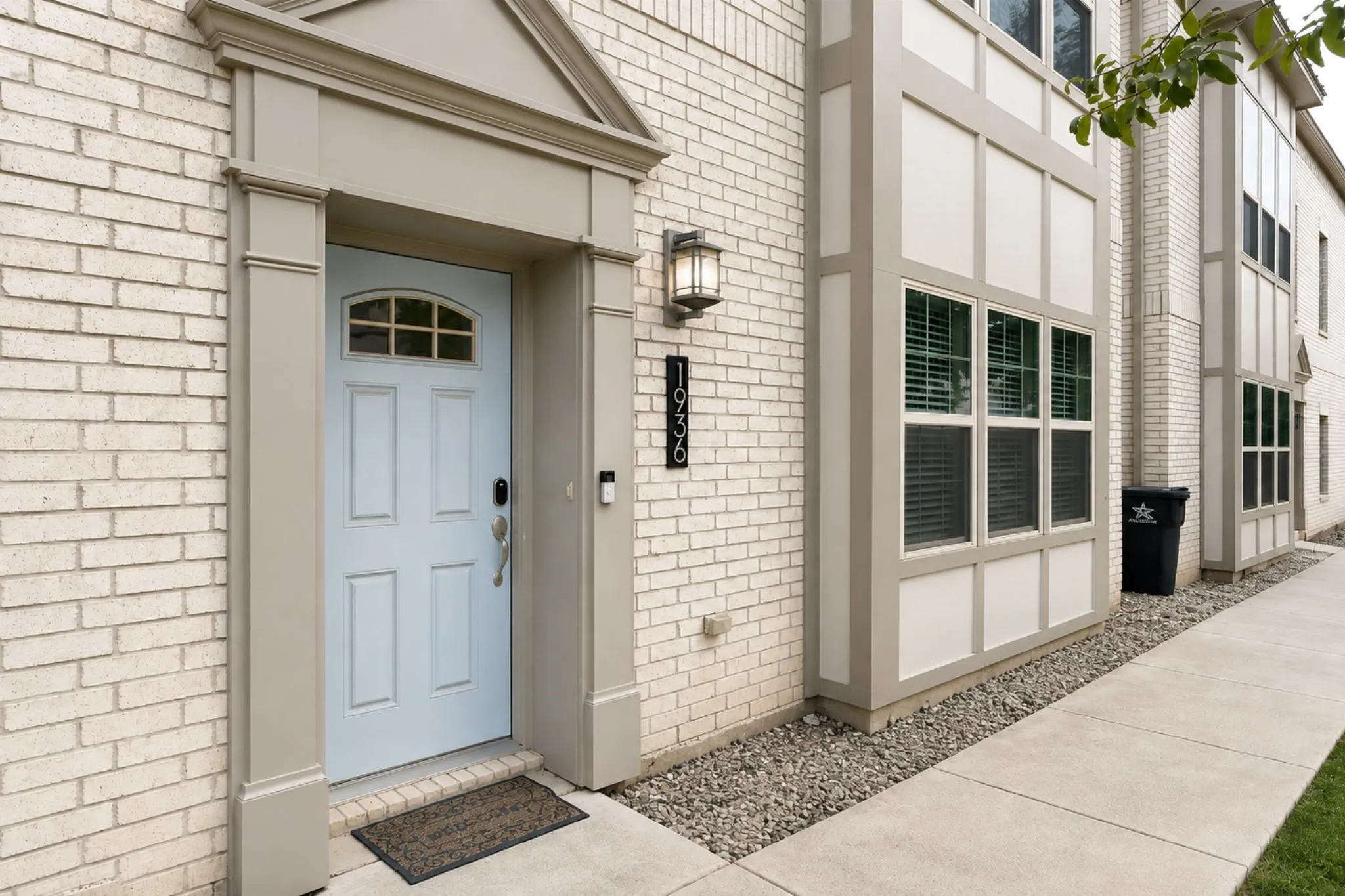 Townhouse For Sale in Tarrant County , 1936 Bel Air Drive, Arlington, Texas 76010, 2 Bedroom, 3 Bathroom, 2 Garage spaces, 1,522 Sqft, built in 2019, mls#21332796, Real Estate Agent in Arlington, Homes For Sale in Tarrant county, Homes For Sale in Arlington, Realtor in Arlington Texas, Real Estate Brokerage Independent Realty Texas, Luminita Cordes Realtor