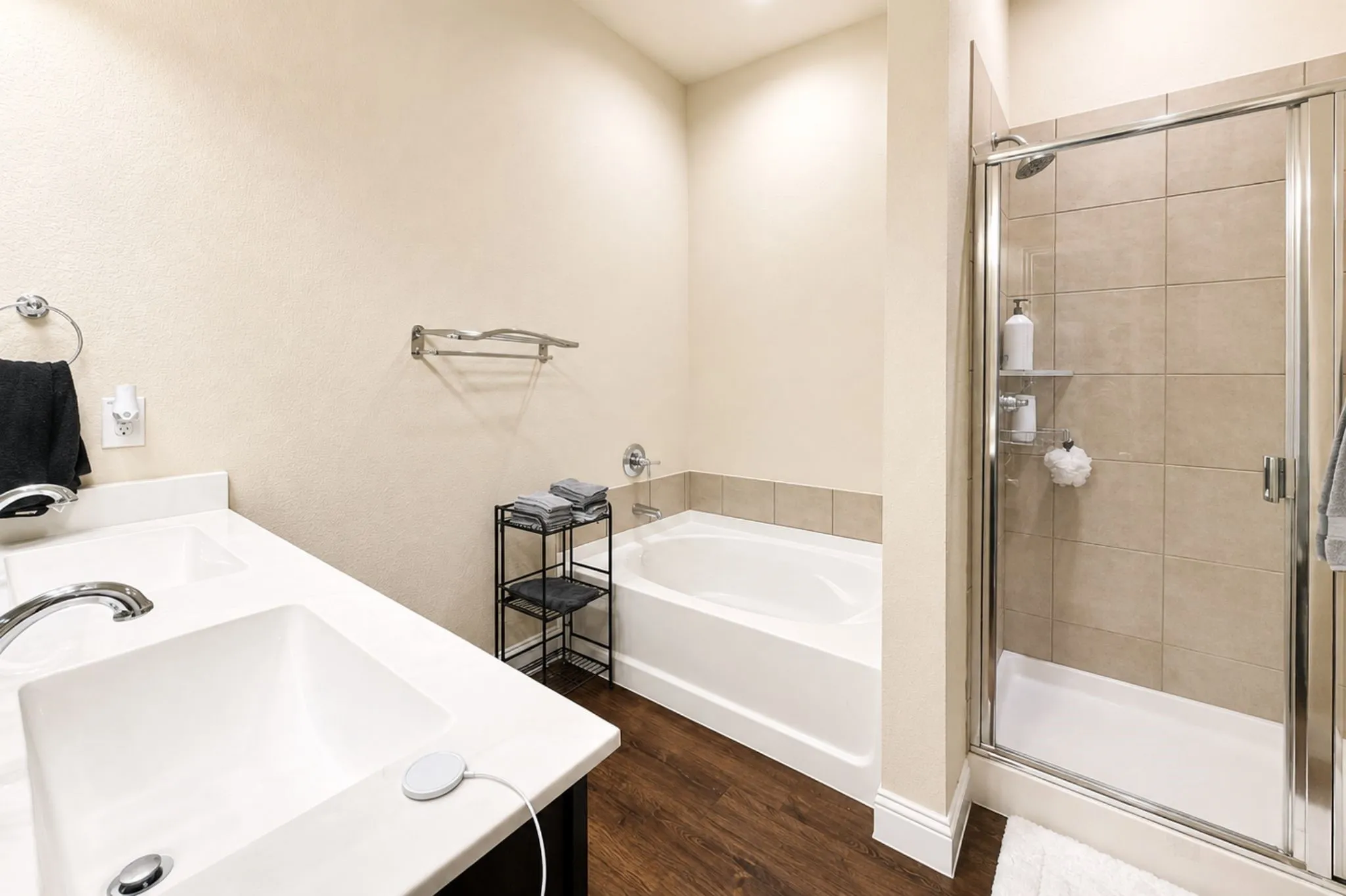 Townhouse For Sale in Tarrant County , 1936 Bel Air Drive, Arlington, Texas 76010, 2 Bedroom, 3 Bathroom, 2 Garage spaces, 1,522 Sqft, built in 2019, mls#21332796, Real Estate Agent in Arlington, Homes For Sale in Tarrant county, Homes For Sale in Arlington, Realtor in Arlington Texas, Real Estate Brokerage Independent Realty Texas, Luminita Cordes Realtor