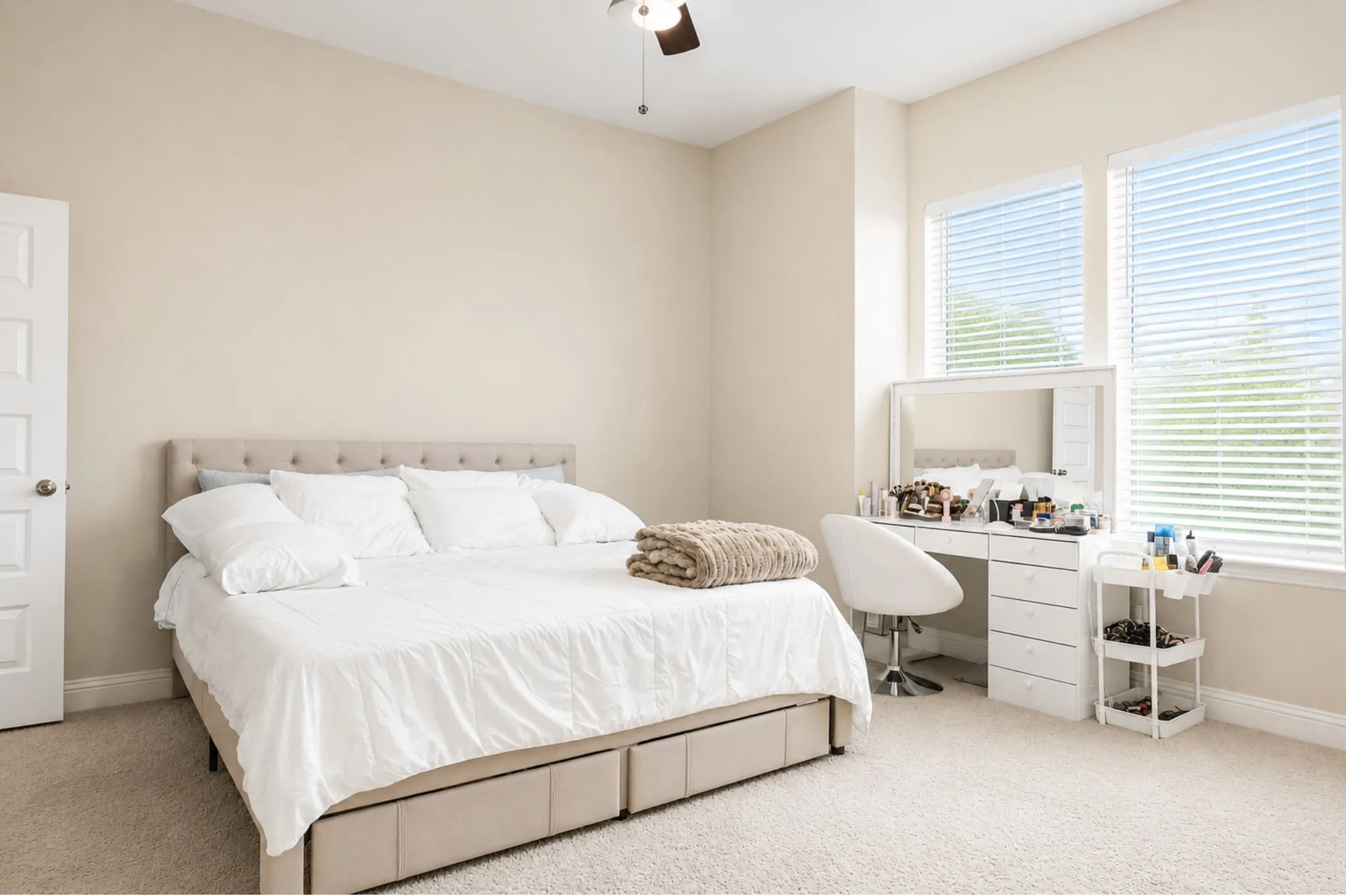 Townhouse For Sale in Tarrant County , 1936 Bel Air Drive, Arlington, Texas 76010, 2 Bedroom, 3 Bathroom, 2 Garage spaces, 1,522 Sqft, built in 2019, mls#21332796, Real Estate Agent in Arlington, Homes For Sale in Tarrant county, Homes For Sale in Arlington, Realtor in Arlington Texas, Real Estate Brokerage Independent Realty Texas, Luminita Cordes Realtor