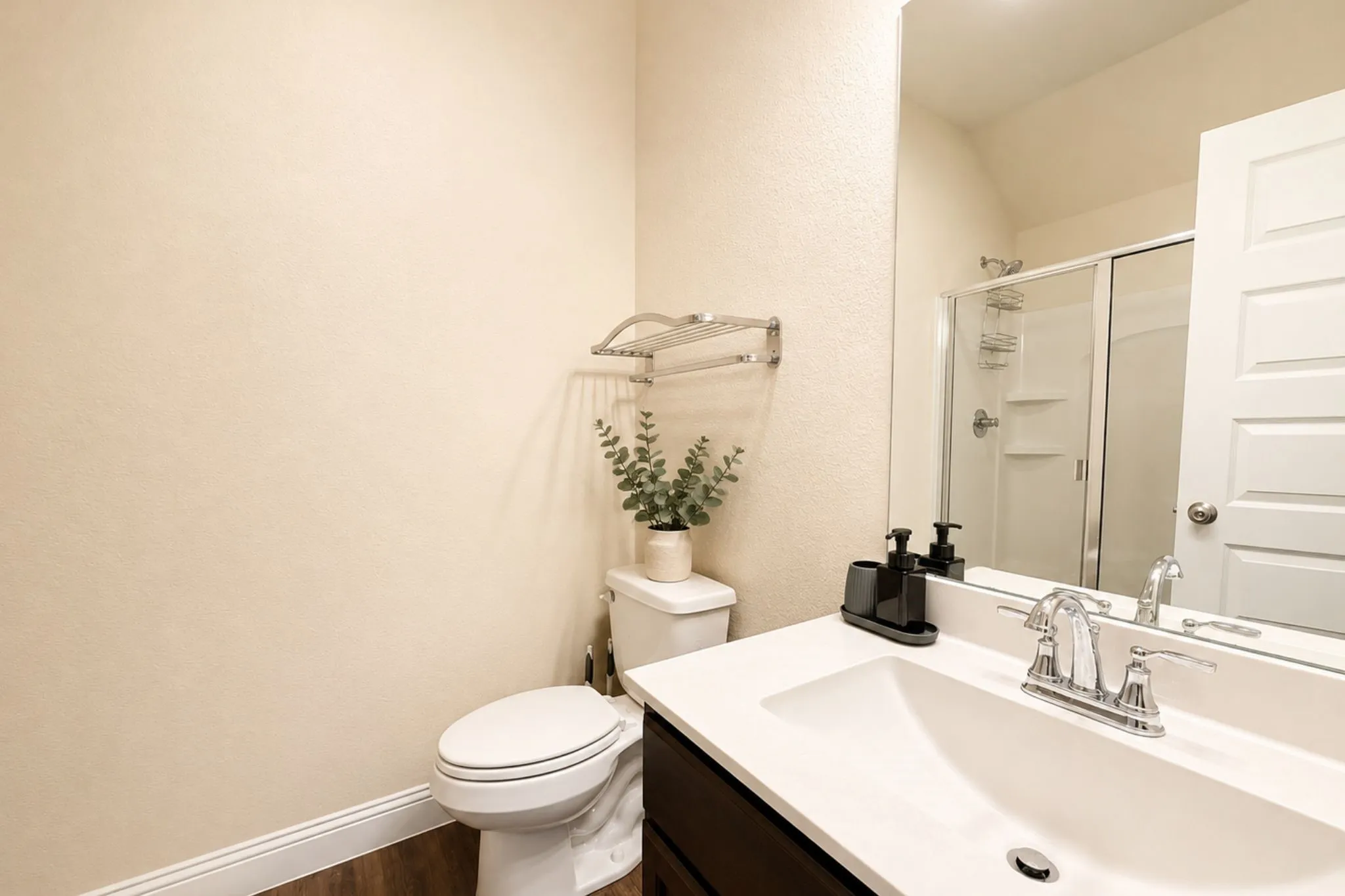 Townhouse For Sale in Tarrant County , 1936 Bel Air Drive, Arlington, Texas 76010, 2 Bedroom, 3 Bathroom, 2 Garage spaces, 1,522 Sqft, built in 2019, mls#21332796, Real Estate Agent in Arlington, Homes For Sale in Tarrant county, Homes For Sale in Arlington, Realtor in Arlington Texas, Real Estate Brokerage Independent Realty Texas, Luminita Cordes Realtor