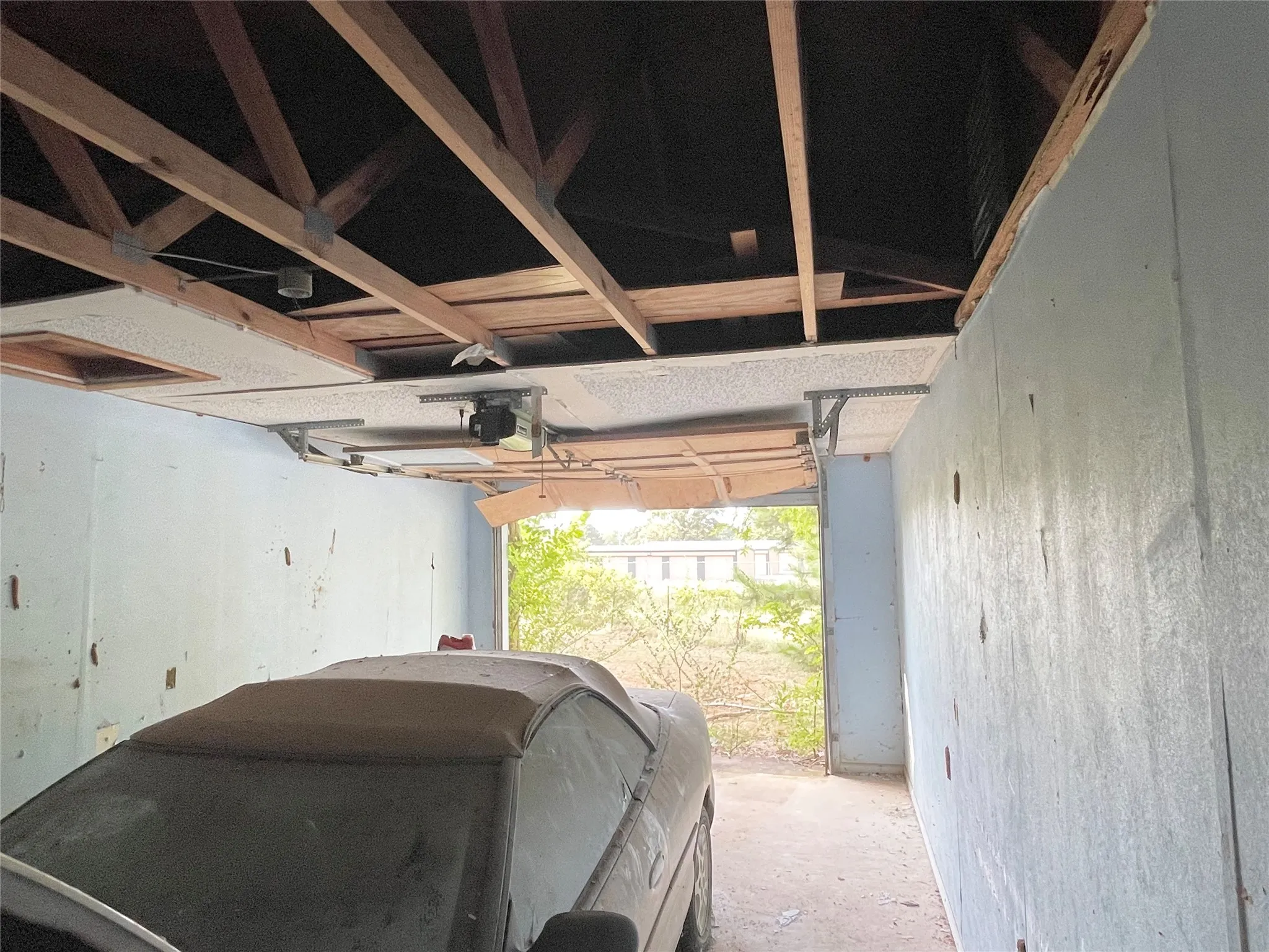 1-car garage