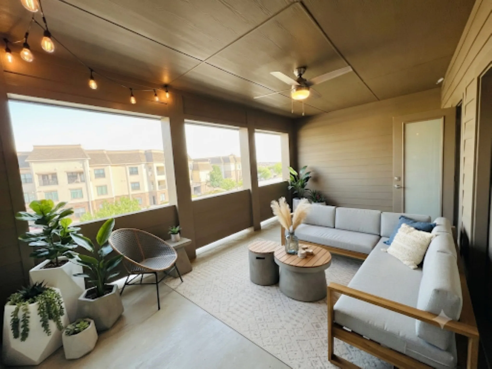 Virtual staged lanai