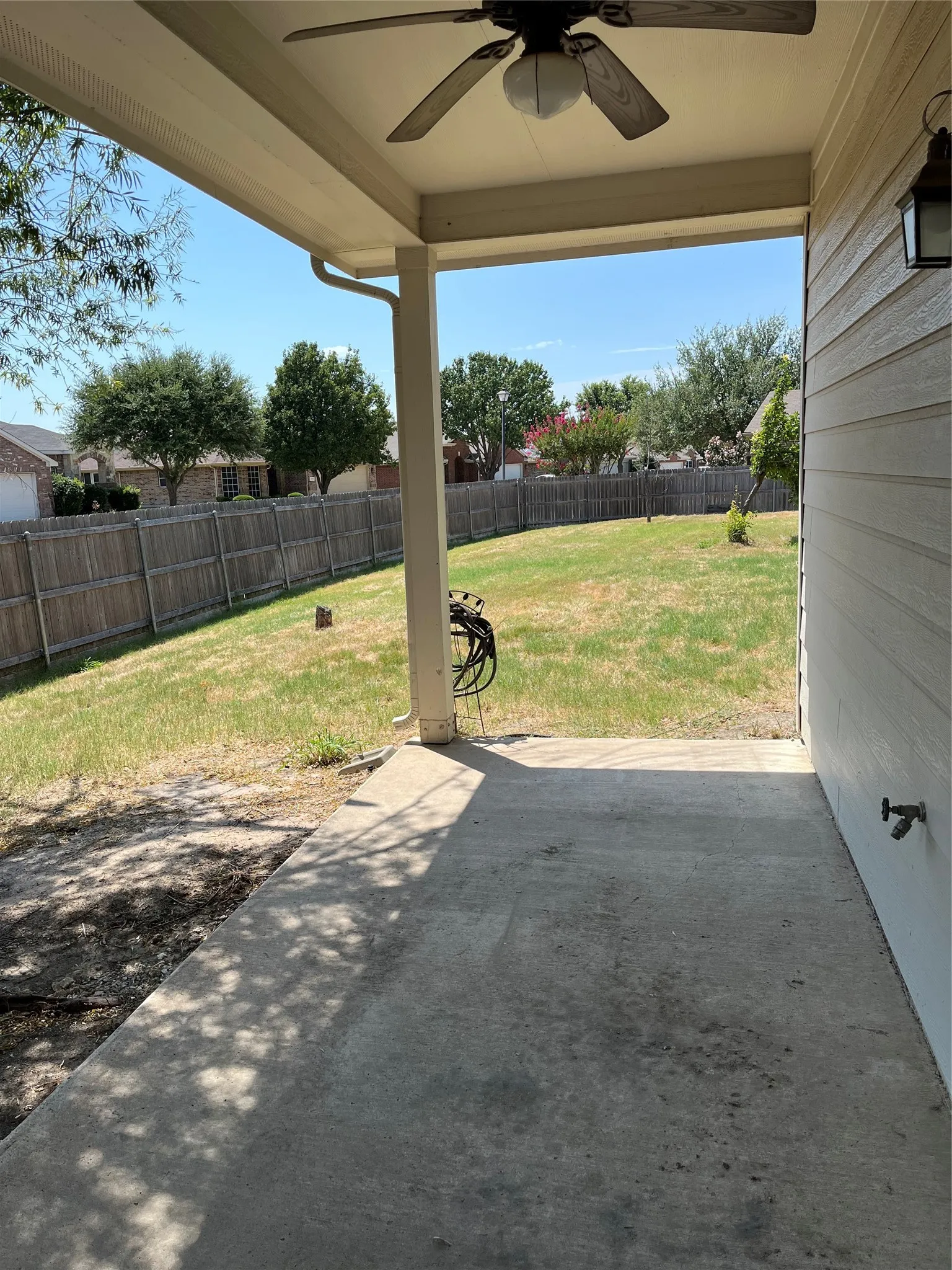 Single Family Residence For Sale in Kaufman County , 2011 New Braunfels, Forney, Texas 75126, 5 Bedroom, 4 Bathroom, 2 Garage spaces, 3,022 Sqft, built in 2008, mls#21332782, Real Estate Agent in Forney, Homes For Sale in Kaufman county, Homes For Sale in Forney, Realtor in Forney Texas, Real Estate Brokerage Independent Realty Texas, Luminita Cordes Realtor
