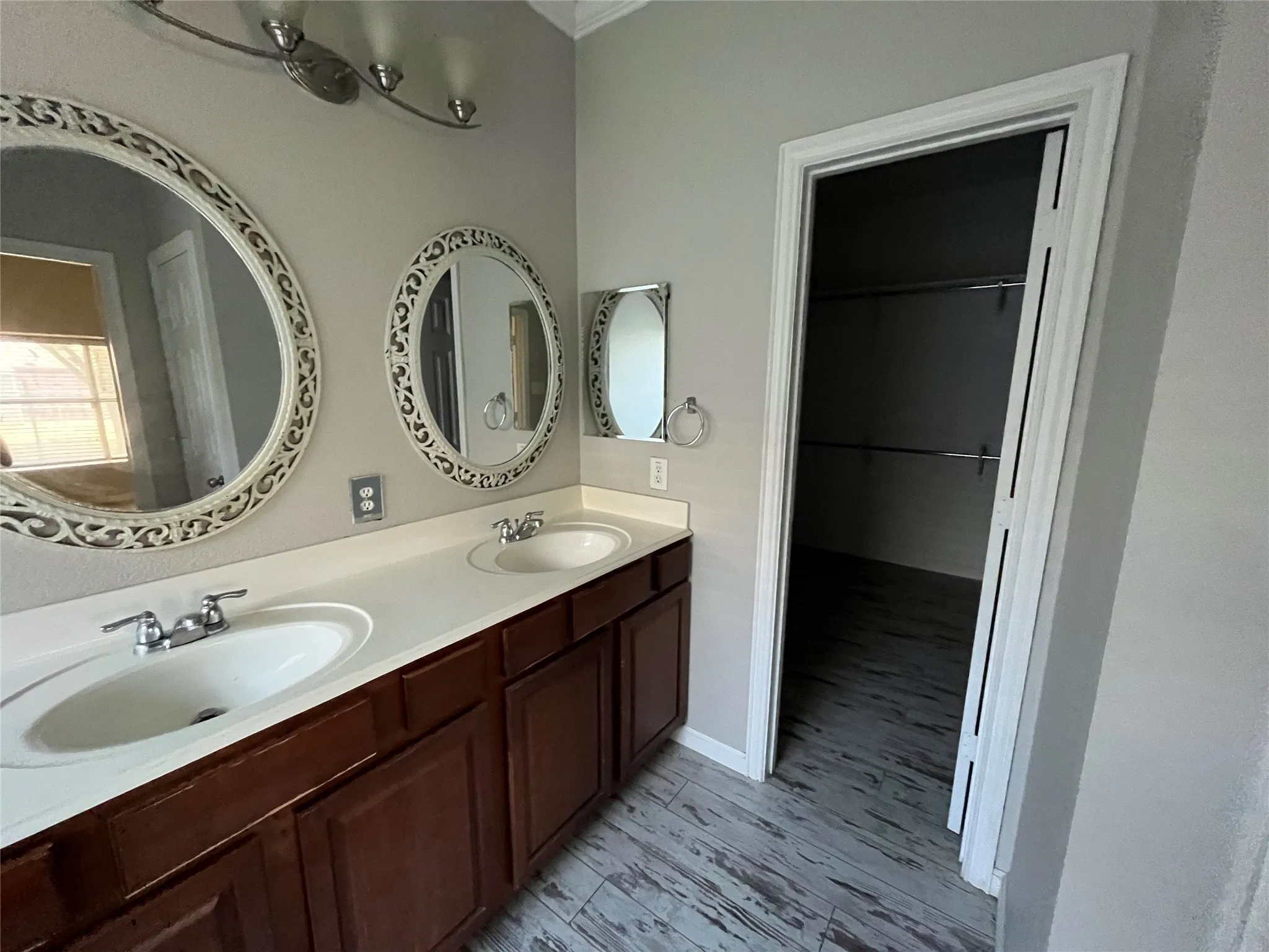 Single Family Residence For Sale in Kaufman County , 2011 New Braunfels, Forney, Texas 75126, 5 Bedroom, 4 Bathroom, 2 Garage spaces, 3,022 Sqft, built in 2008, mls#21332782, Real Estate Agent in Forney, Homes For Sale in Kaufman county, Homes For Sale in Forney, Realtor in Forney Texas, Real Estate Brokerage Independent Realty Texas, Luminita Cordes Realtor
