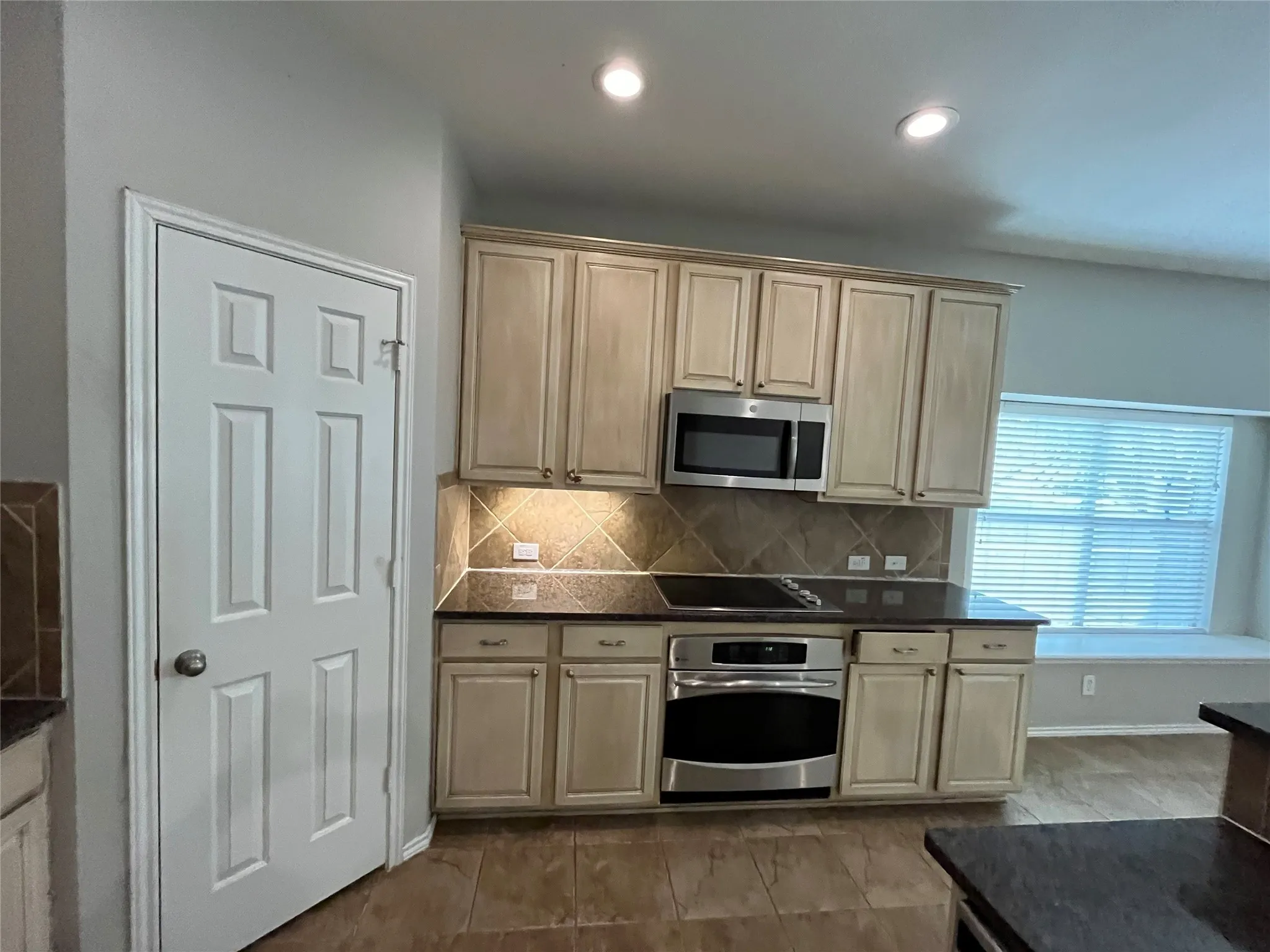Single Family Residence For Sale in Kaufman County , 2011 New Braunfels, Forney, Texas 75126, 5 Bedroom, 4 Bathroom, 2 Garage spaces, 3,022 Sqft, built in 2008, mls#21332782, Real Estate Agent in Forney, Homes For Sale in Kaufman county, Homes For Sale in Forney, Realtor in Forney Texas, Real Estate Brokerage Independent Realty Texas, Luminita Cordes Realtor